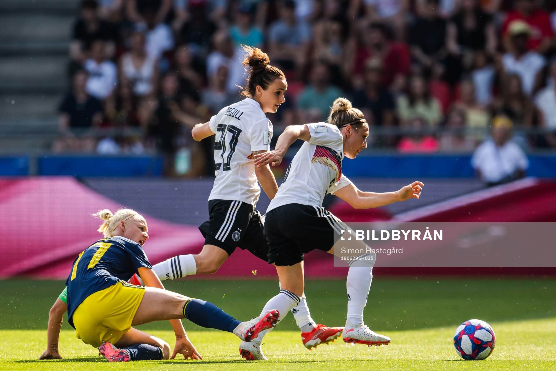 Caroline Seger of Sweden and Lina Magull of Germany
