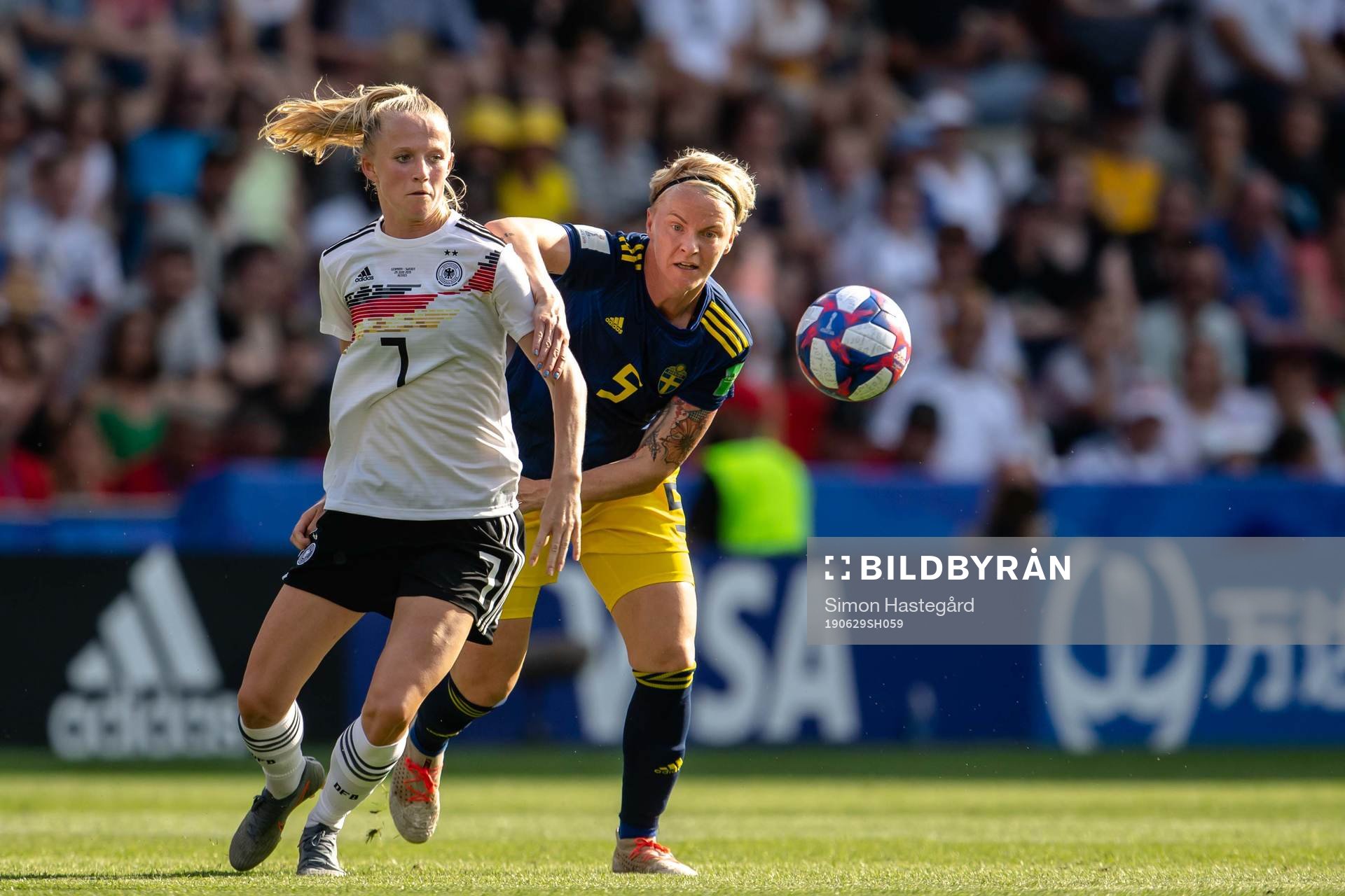 Lea Schüller of Germany and Nilla Fischer of Sweden