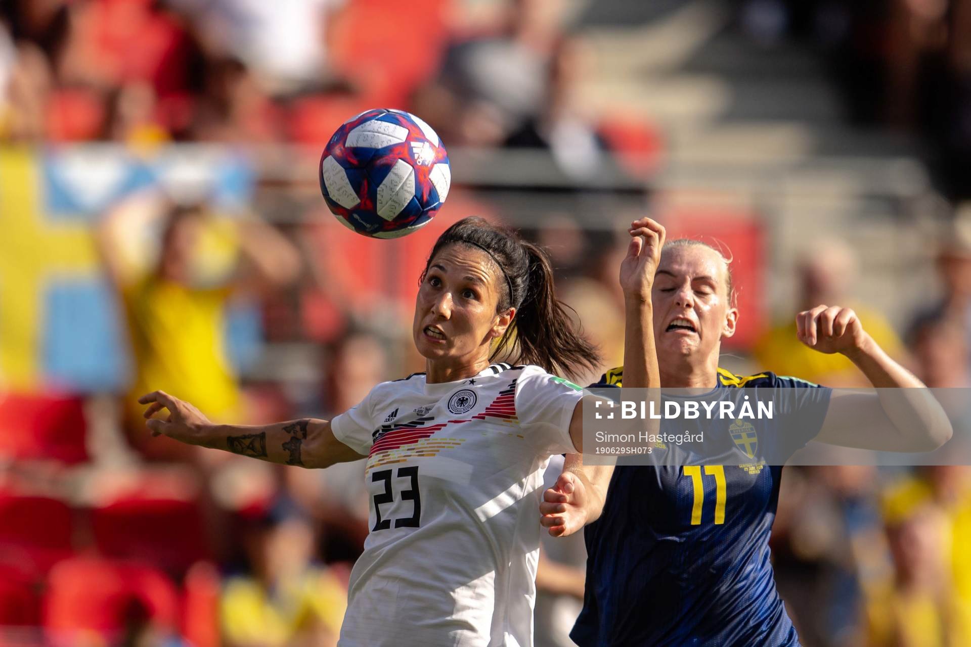 Sara Doorsoun of Germany and Stina Blackstenius of Sweden