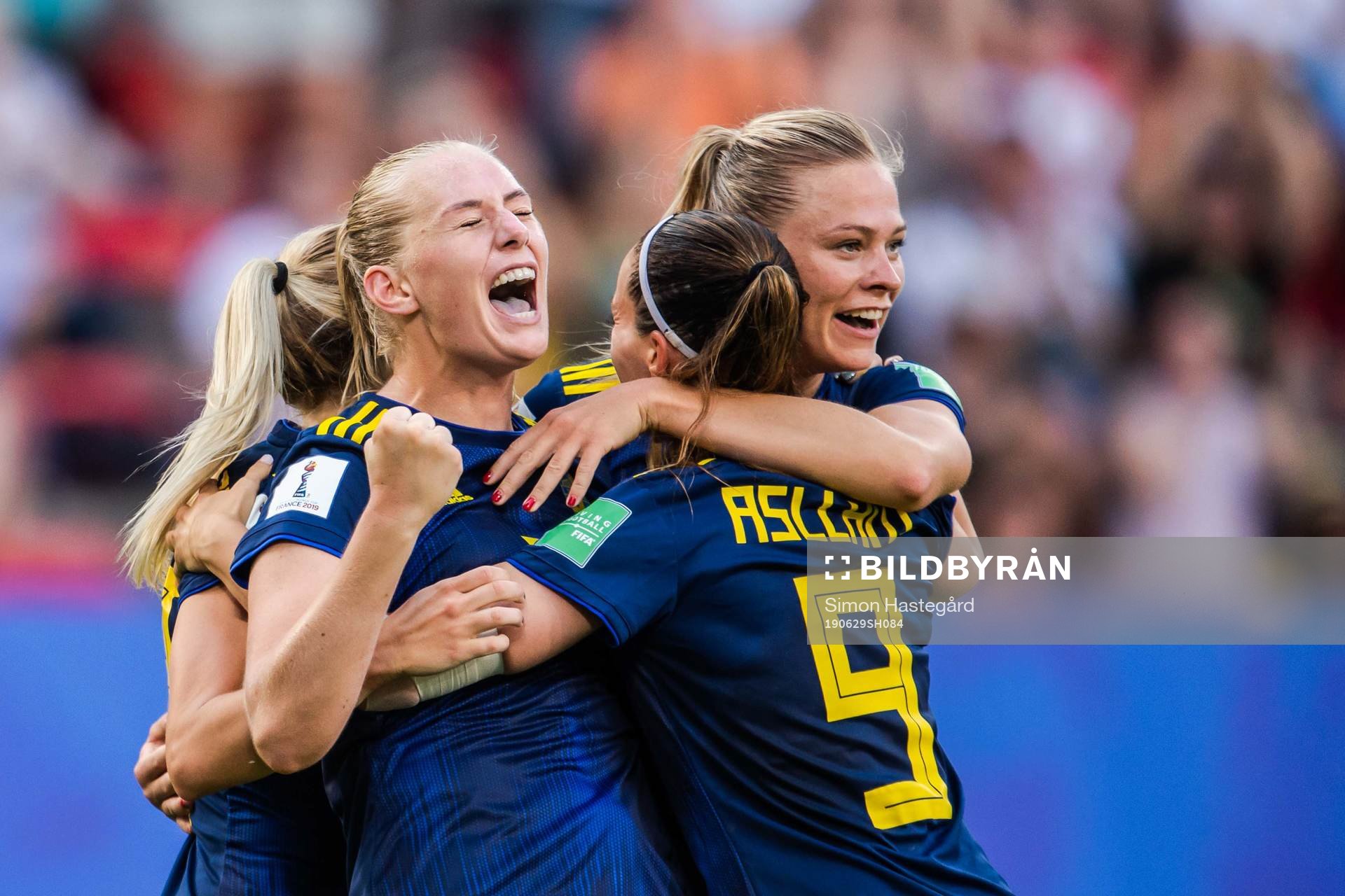 Stina Blackstenius of Sweden celebrate with teammates