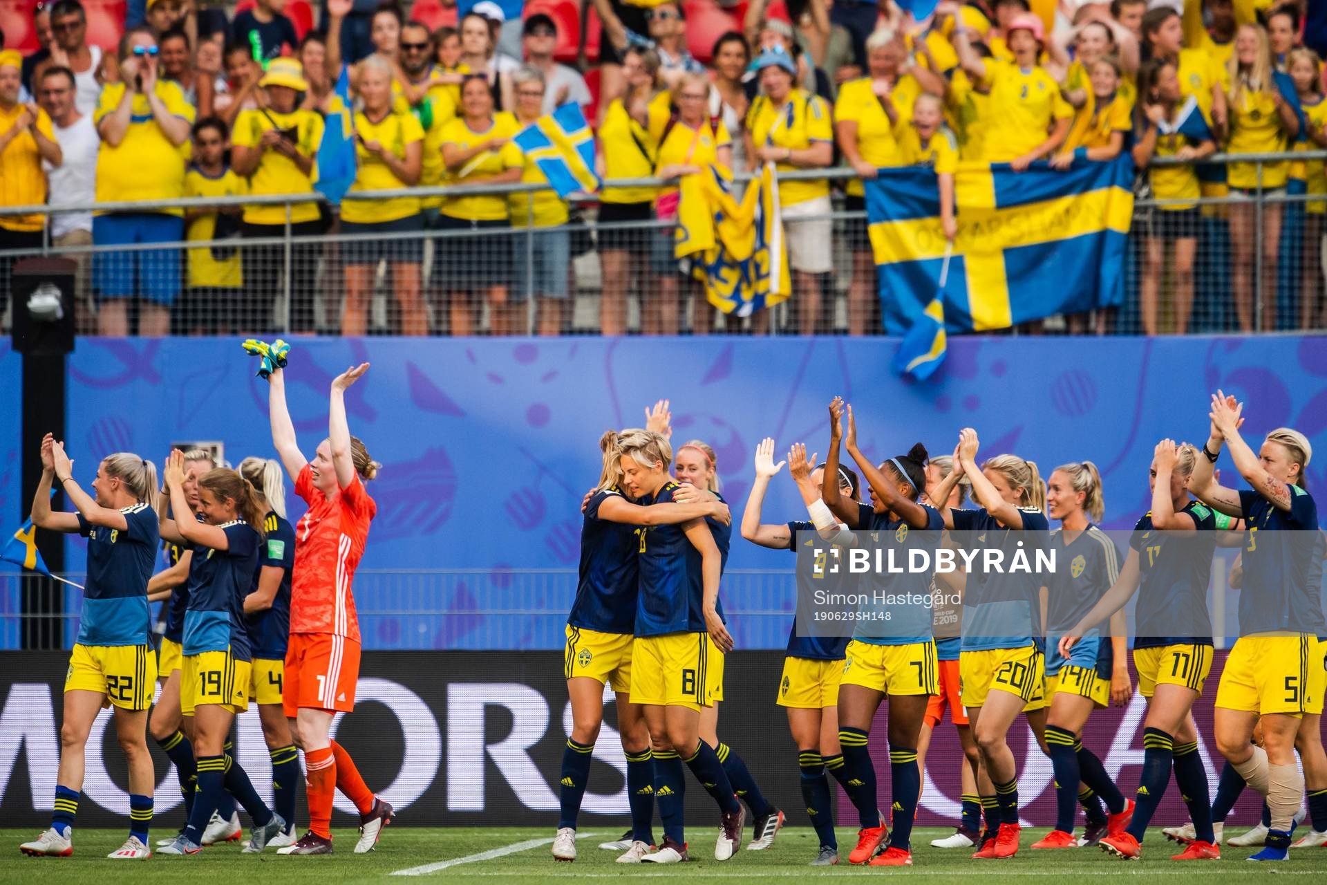 Olivia Schough, Anna Anvegård, goalkeeper Hedvig Lindahl,
