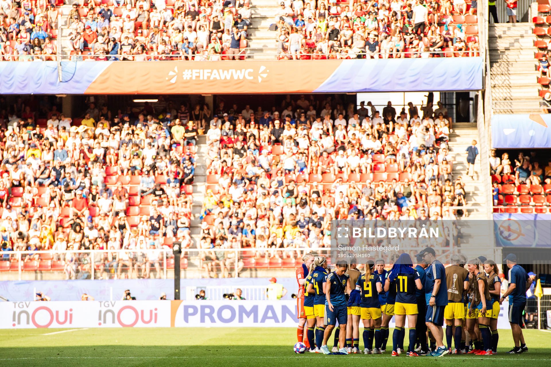 Cooling break for the players of Sweden