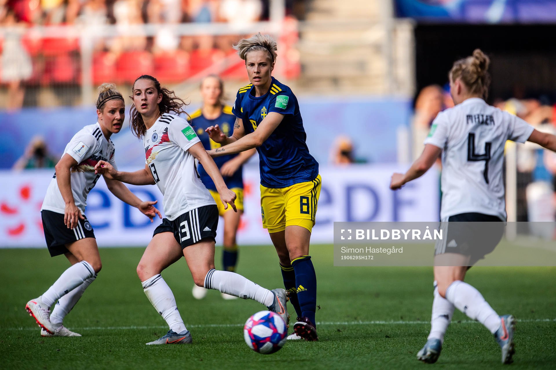 Sara Däbritz of Germany and Lina Hurtig of Sweden during the FIFA Women's World Cup quarter final between Germany and Sweden on June 29, 2019 in Rennes.