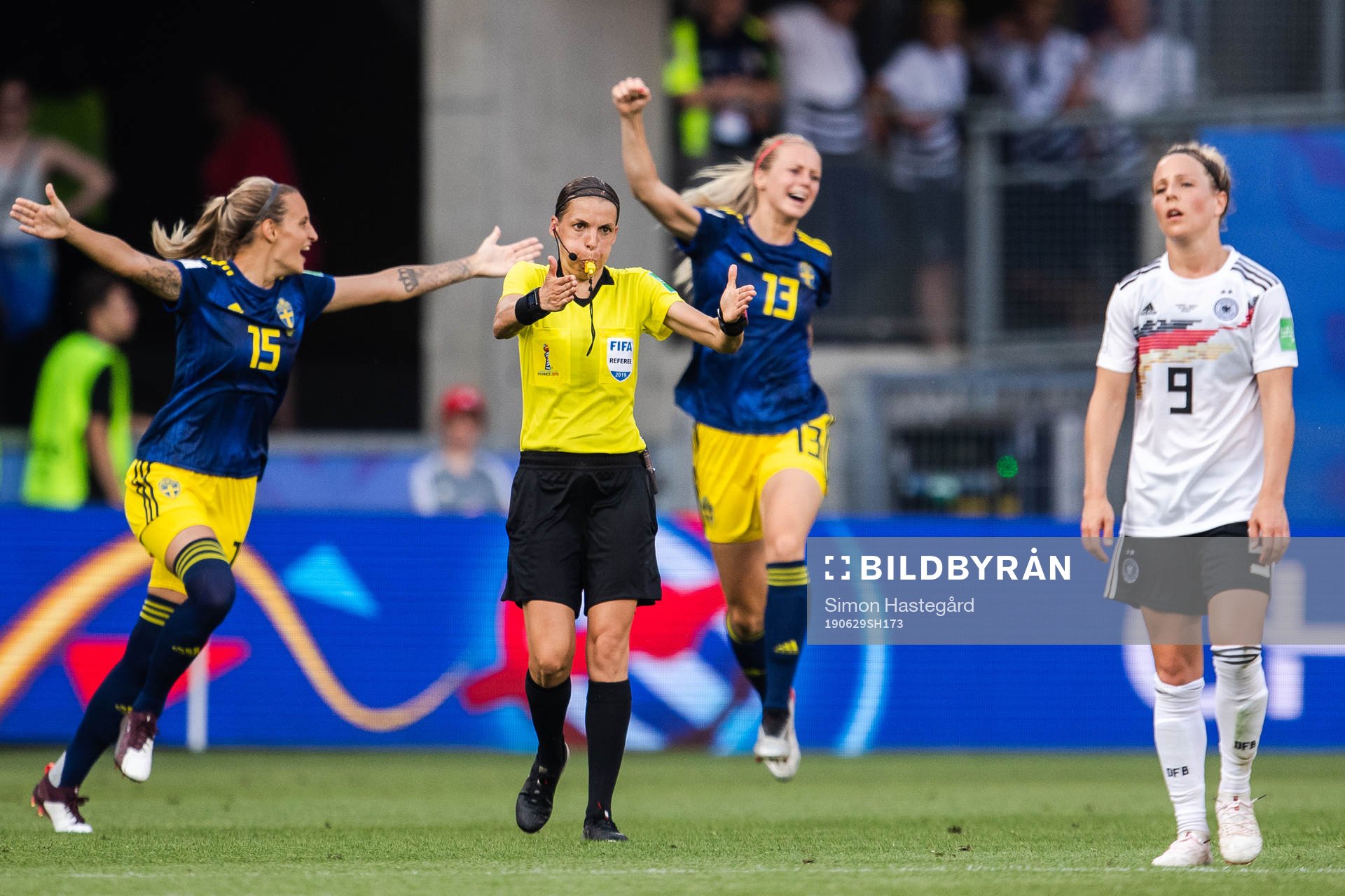 Nathalie Björn and Amanda Ilestedt of Sweden celebrate behind Referee Stéphanie Frappart after the FIFA Women's World Cup quarter final between Germany and Sweden on June 29, 2019 in Rennes.