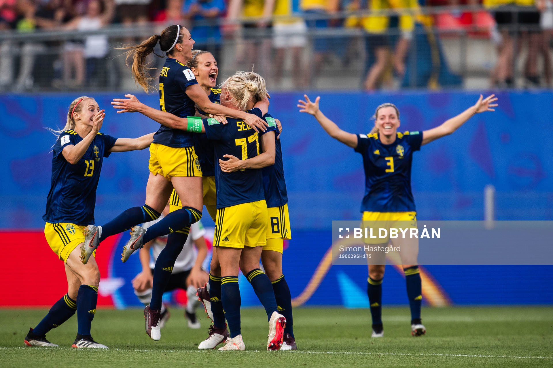 Amanda Ilestedt , Kosovare Asllani . Nathalie Björn .