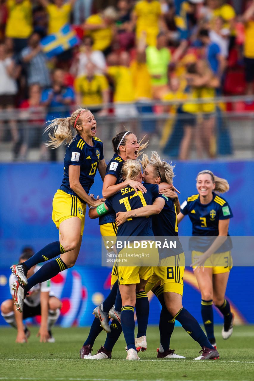 Amanda Ilestedt , Kosovare Asllani . Nathalie Björn .