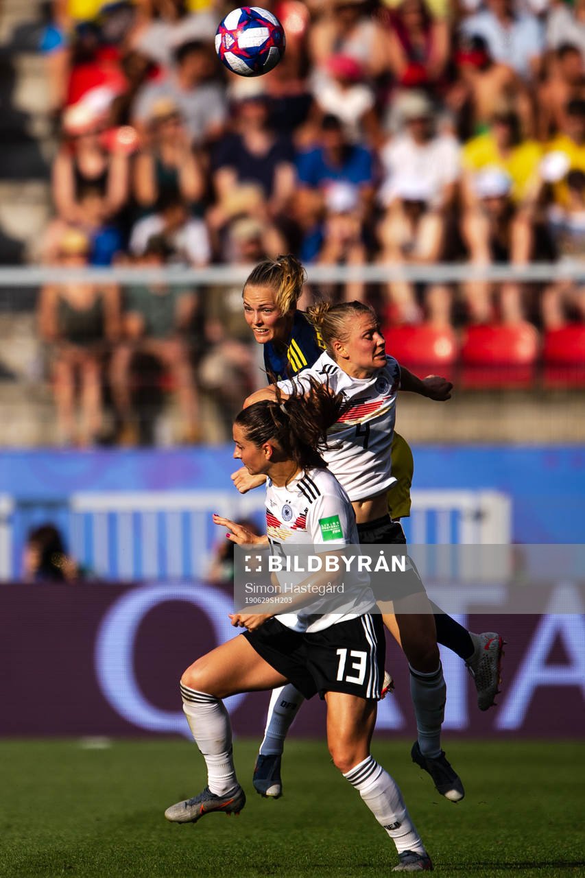 Magdalena Eriksson of Sweden against Sara Däbritz and