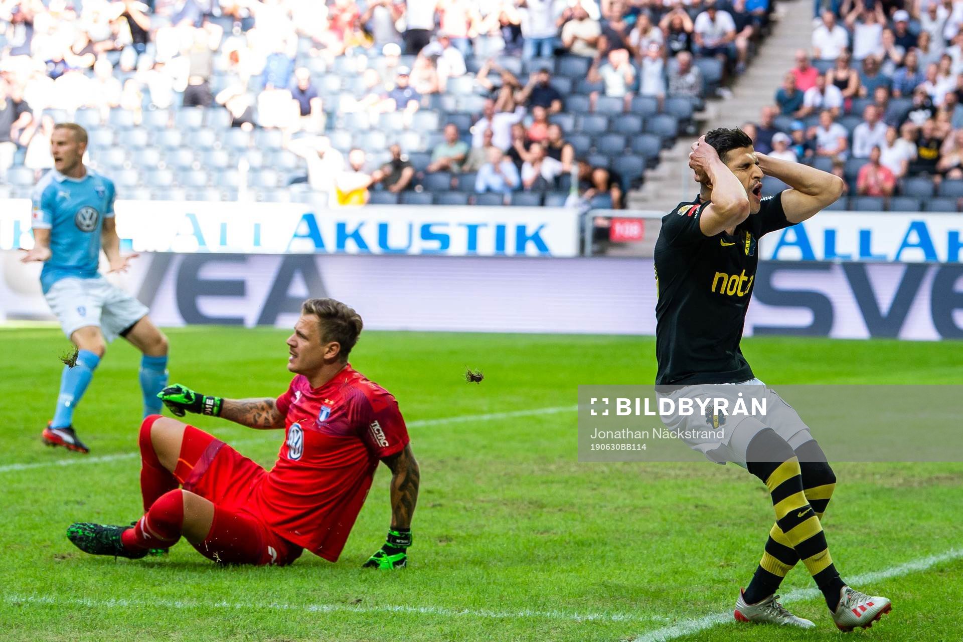s Tarik Elyounoussi reagerar