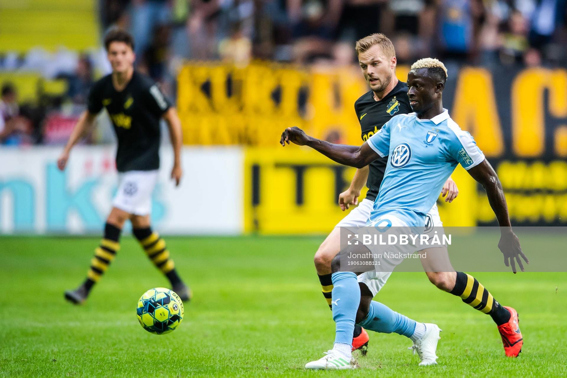 s Sebastian Larsson