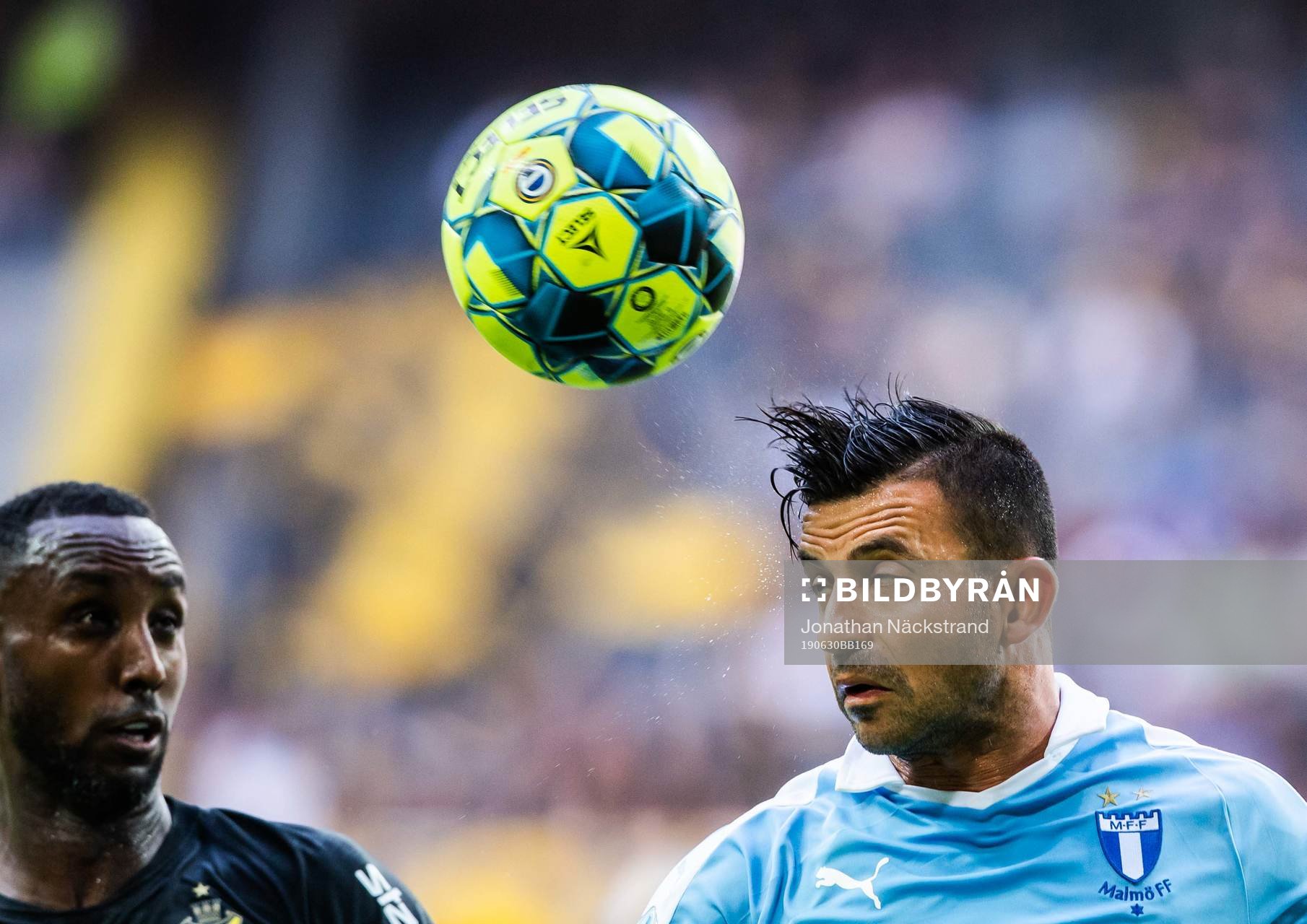 s Henok Goitom och Malmö FFs Behrang Safari