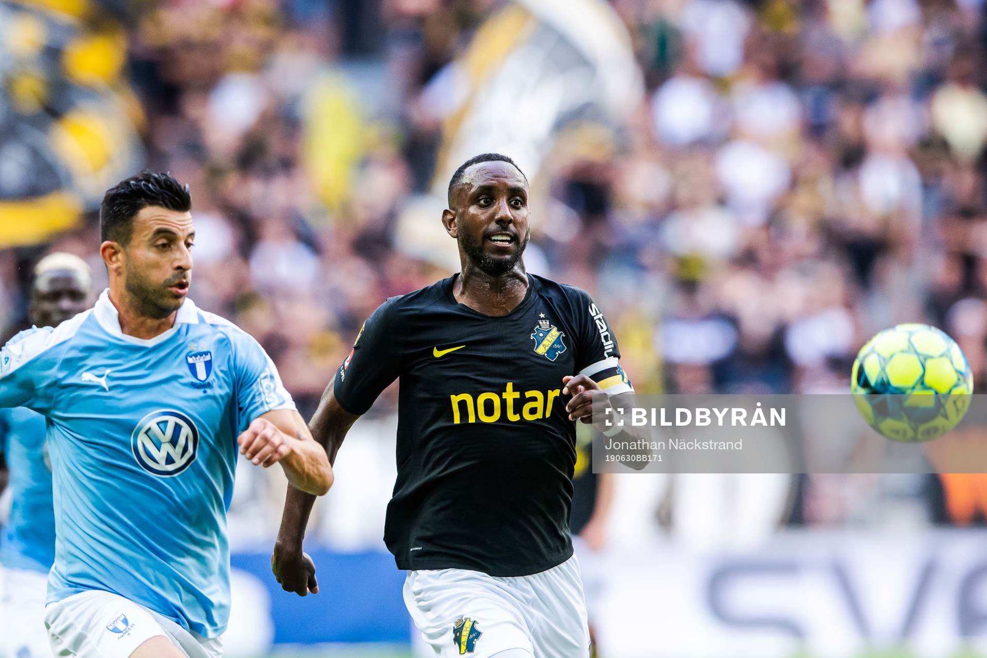 s Henok Goitom och Malmö FFs Behrang Safari