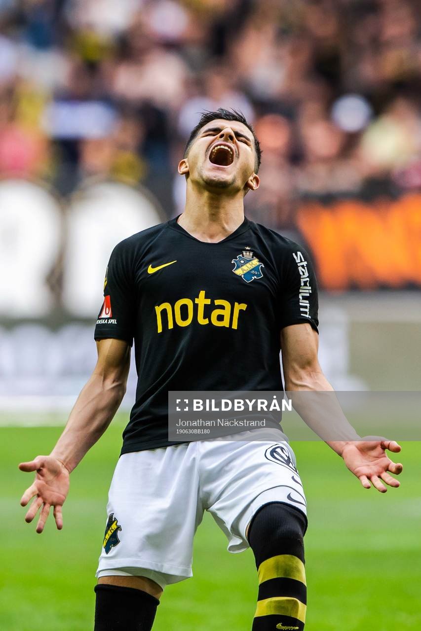 s Tarik Elyounoussi reagerar