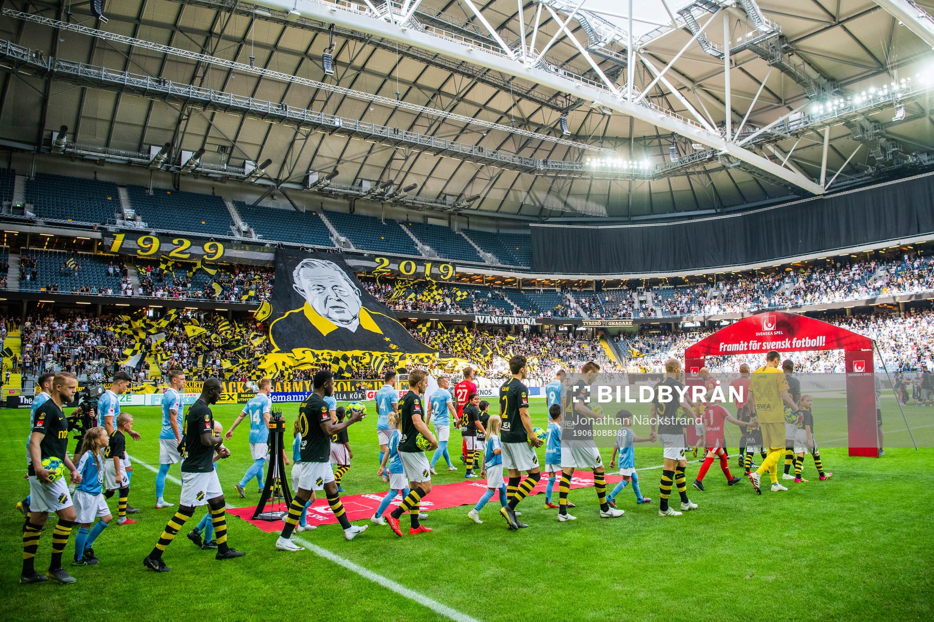s supportrar med ett tifo för