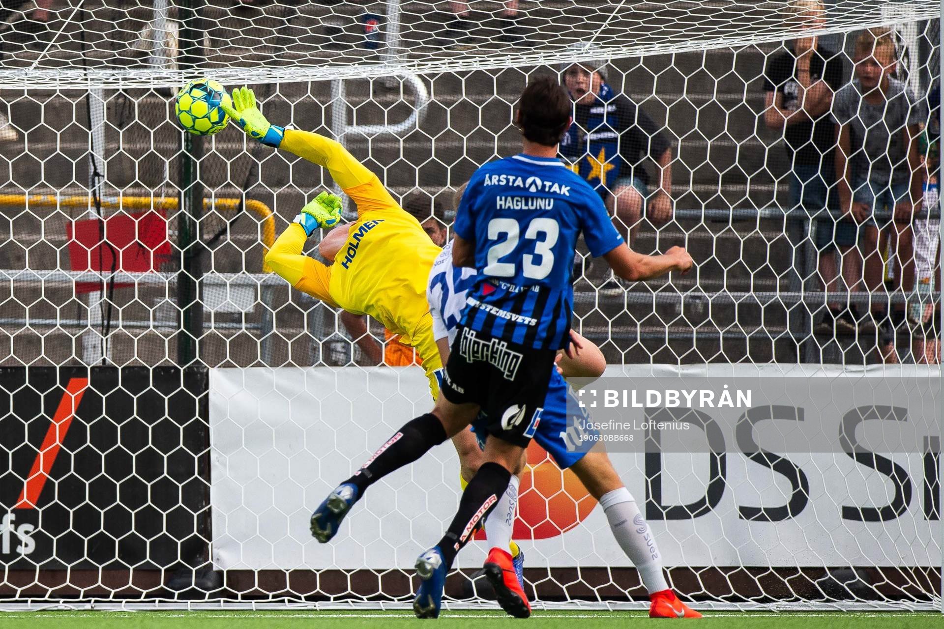 Sirius Philip Haglund gör 0-1 under fotbollsmatchen i Allsvenskan mellan IFK Norrköping och Sirius den 30 juni 2019 i Norrköping.