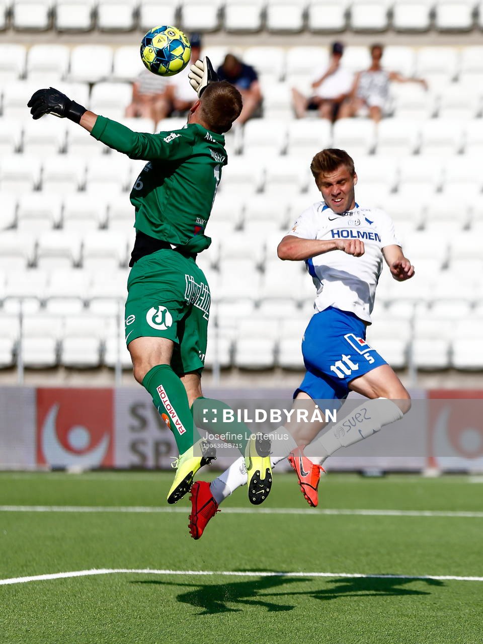 Sirius målvakt Lukas Jonsson och IFK Norrköpings
