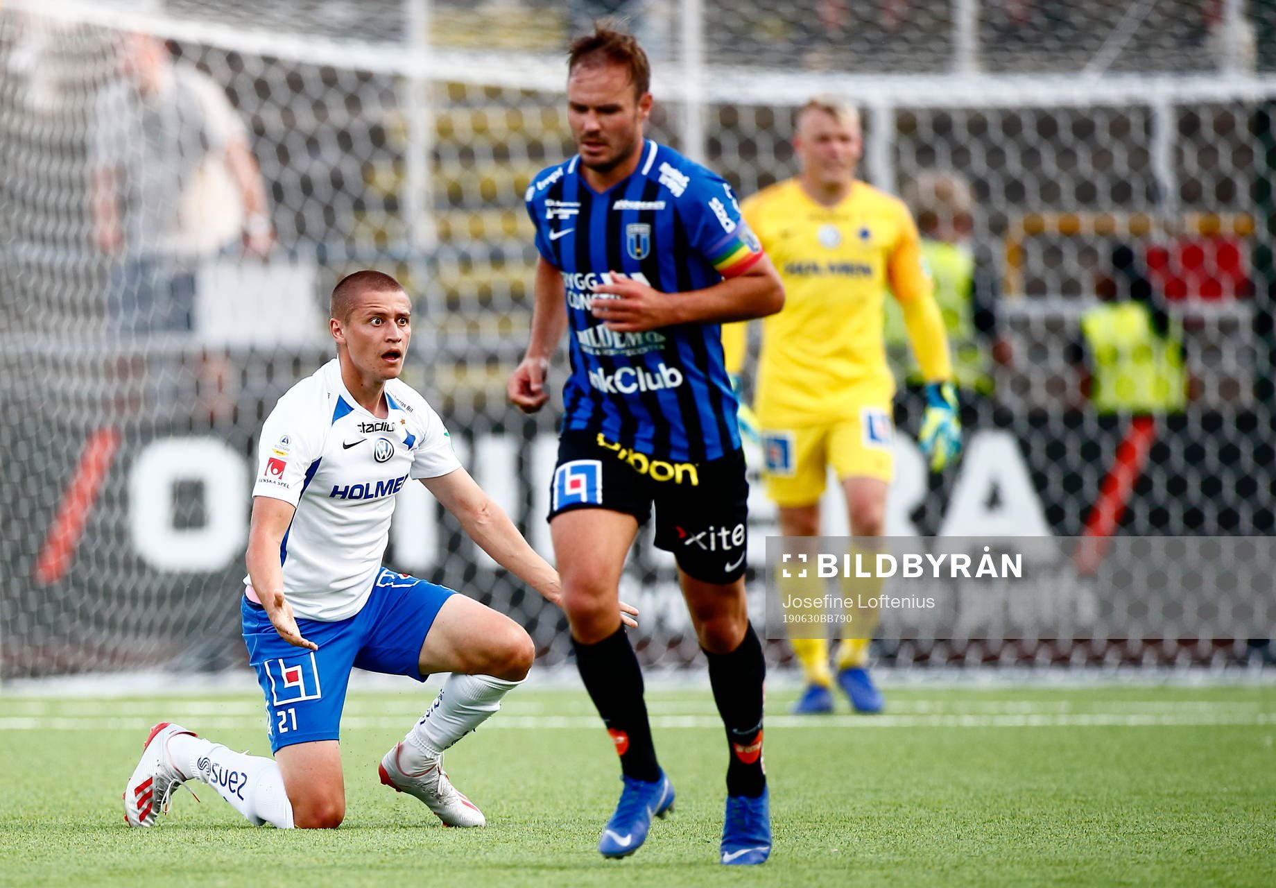 IFK Norrköpings Simon Thern reagerar bakom Sirius Niklas