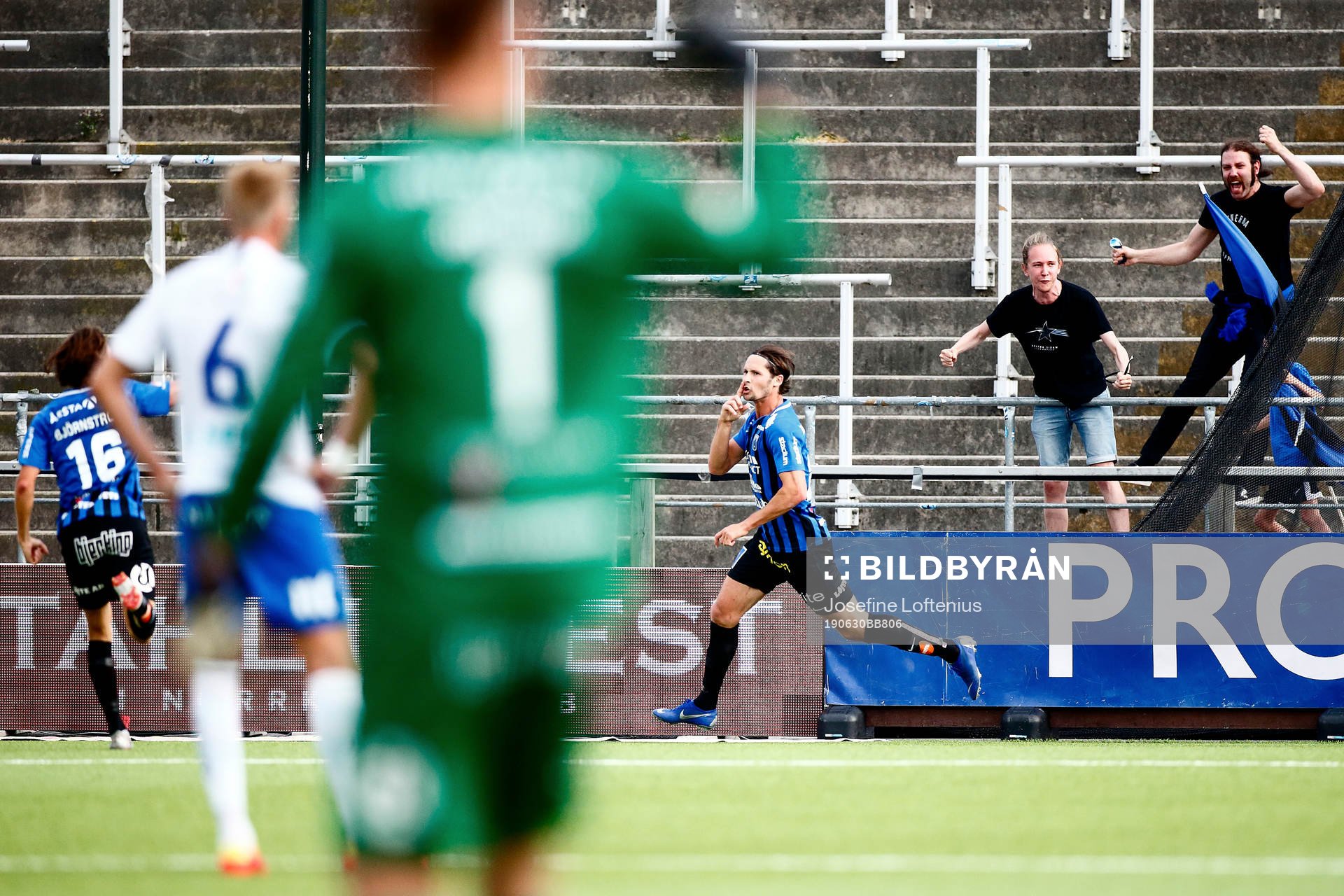 Sirius Philip Haglund, och målvakt Lukas Jonsson i