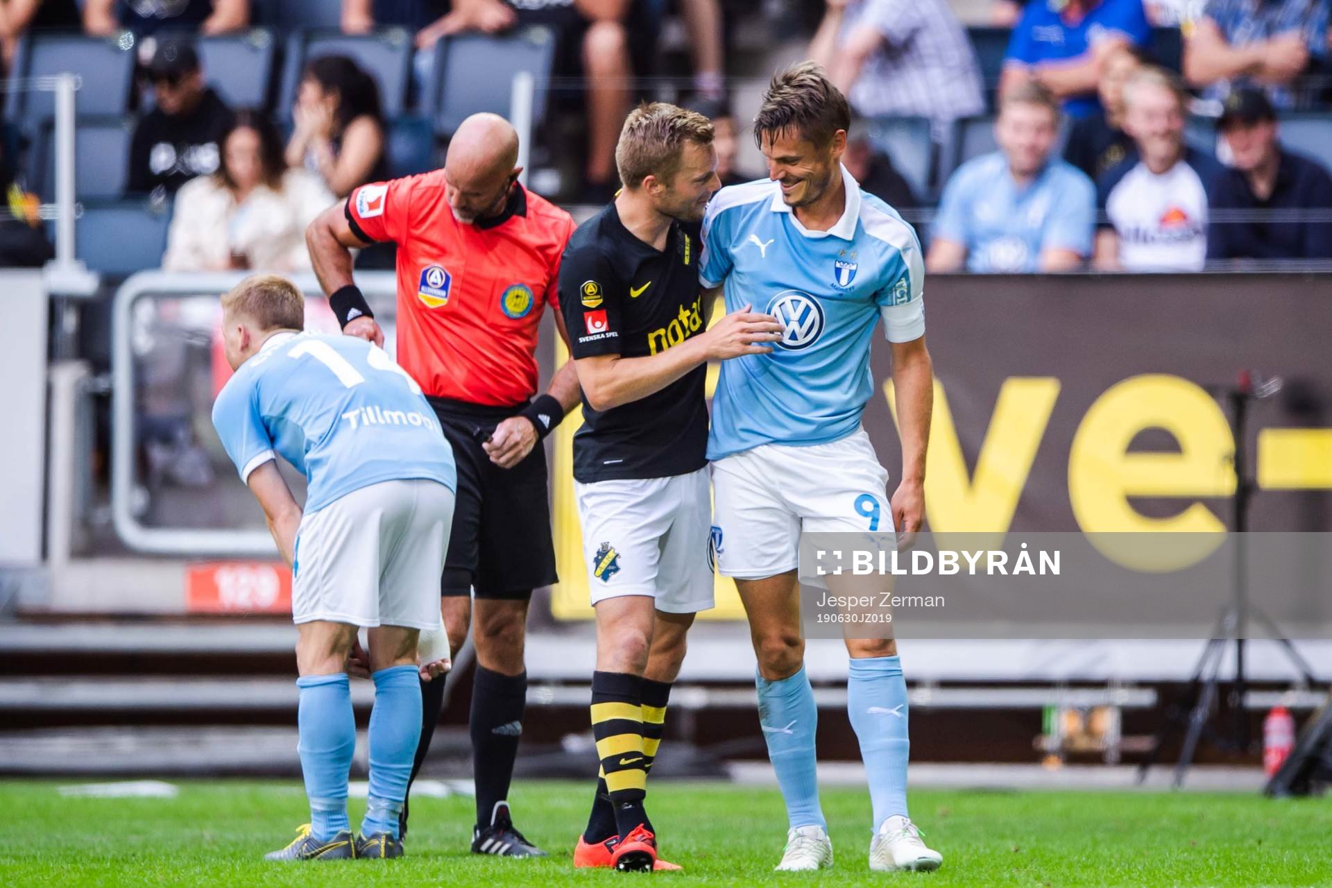 s Sebastian Larsson och Malmö FFs Markus Rosenberg i samtal