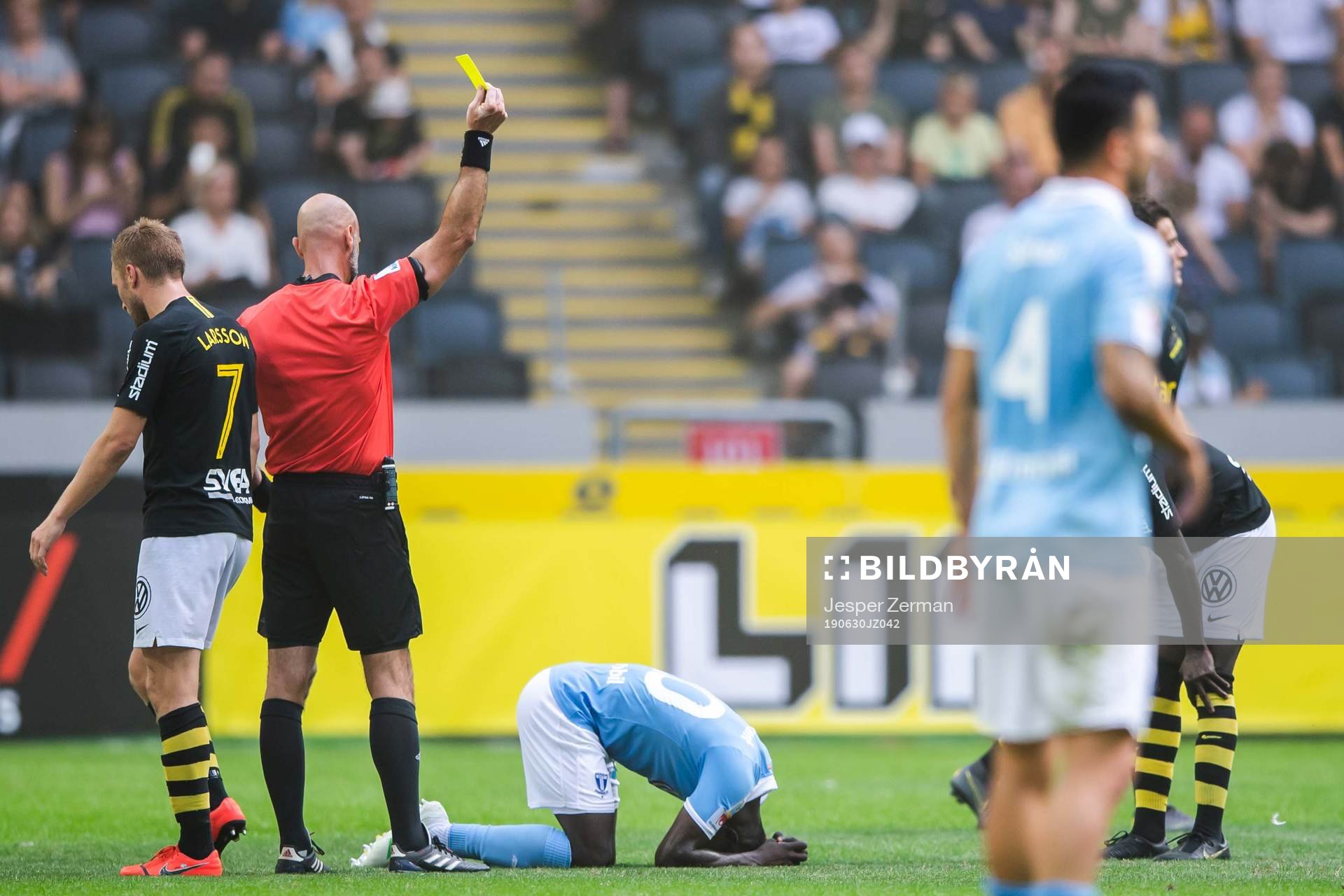 Malmö FFs Bonke Innocent tilldelas en varning
