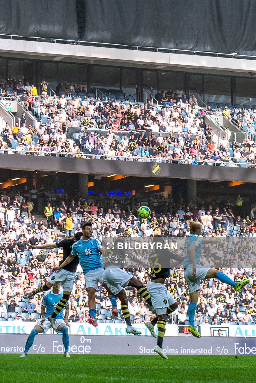 s Tarik Elyounoussi, Chinedu Obasi och Henok Goitom i en