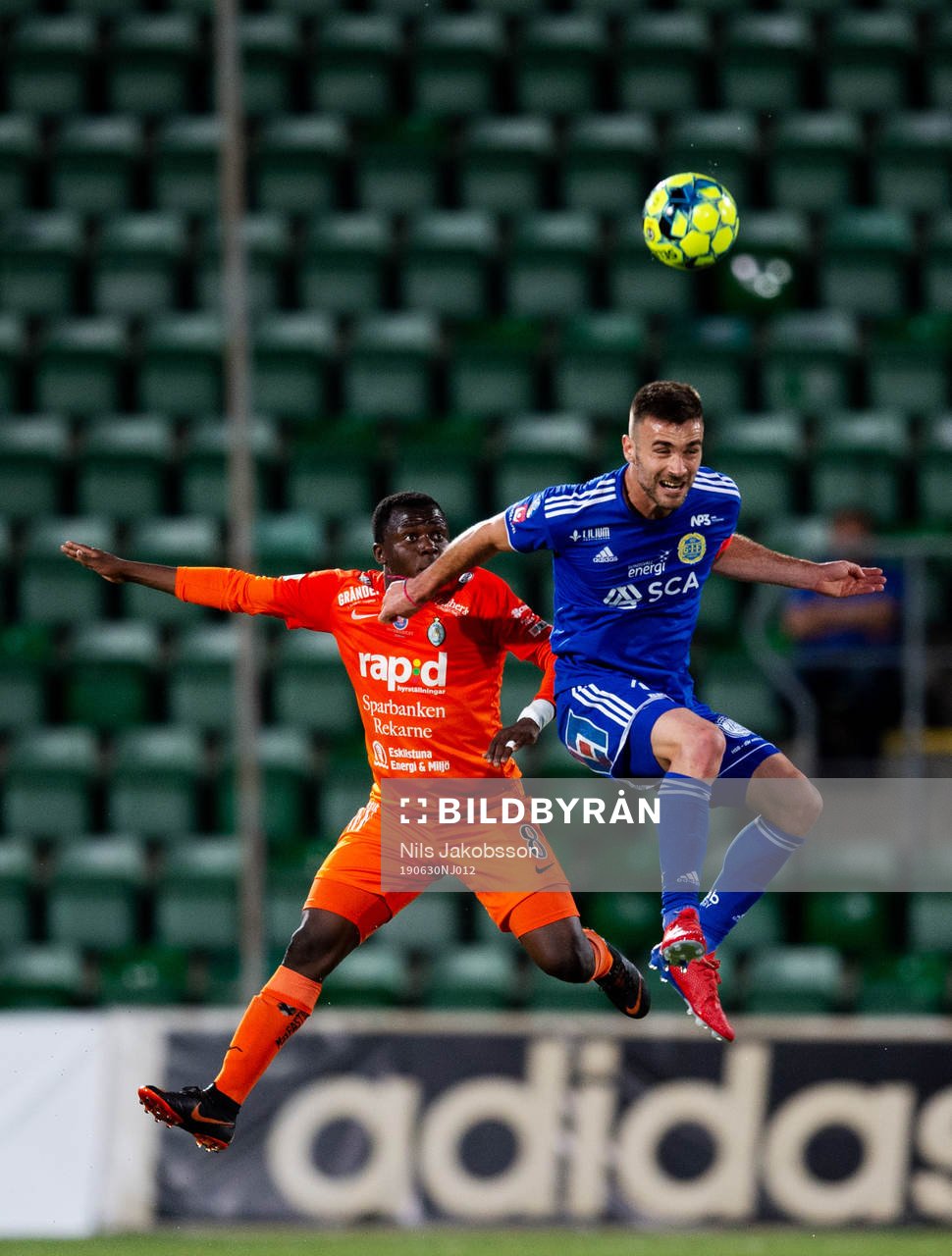 AFC Eskilstunas Ousmane Camara och Sundsvalls Carlos Gracia