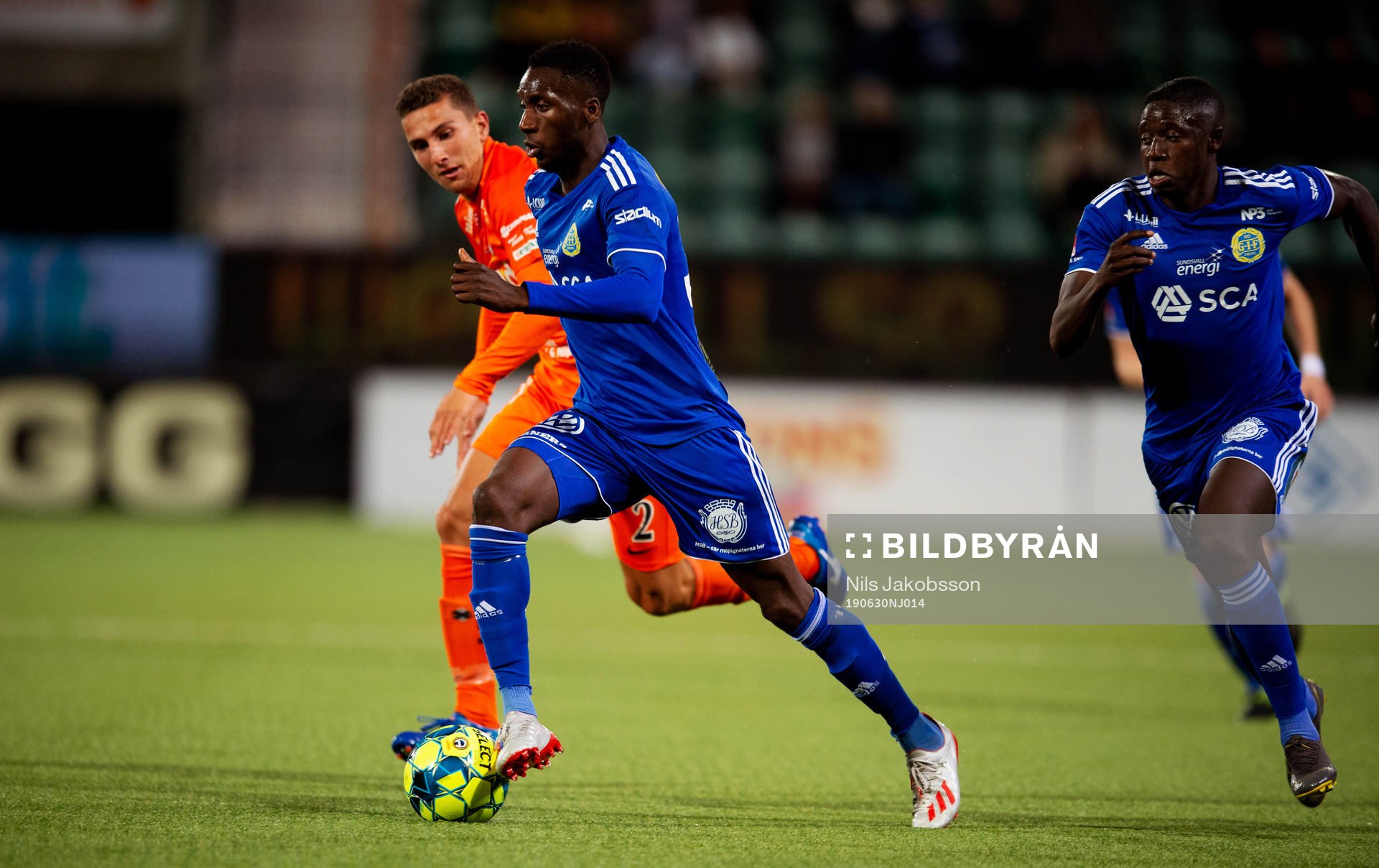 AFC Eskilstunas Adnan Kojic och Sundsvalls Peter Wilson