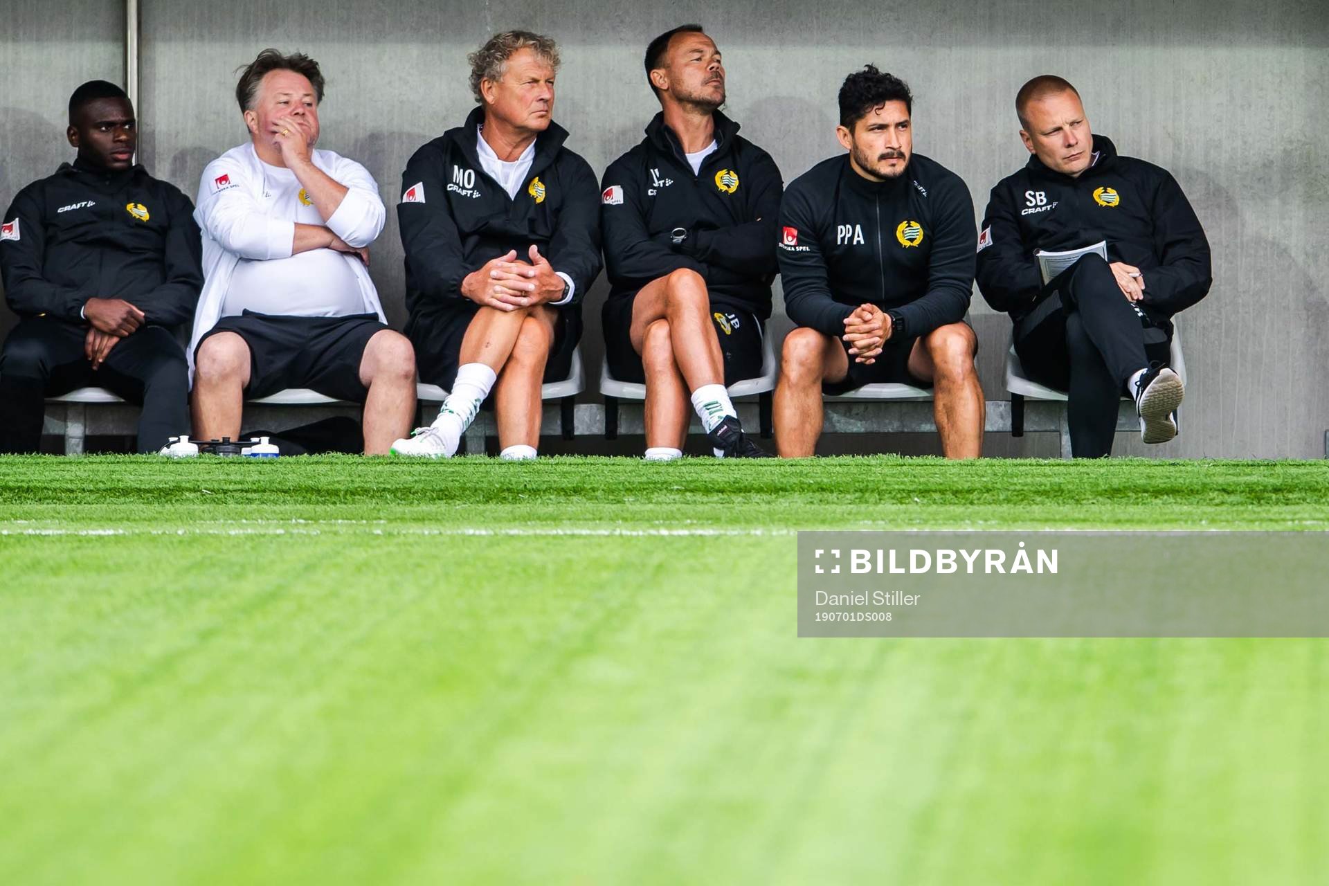 Hammarbys bänk med bland annat assisterande tränare Pablo