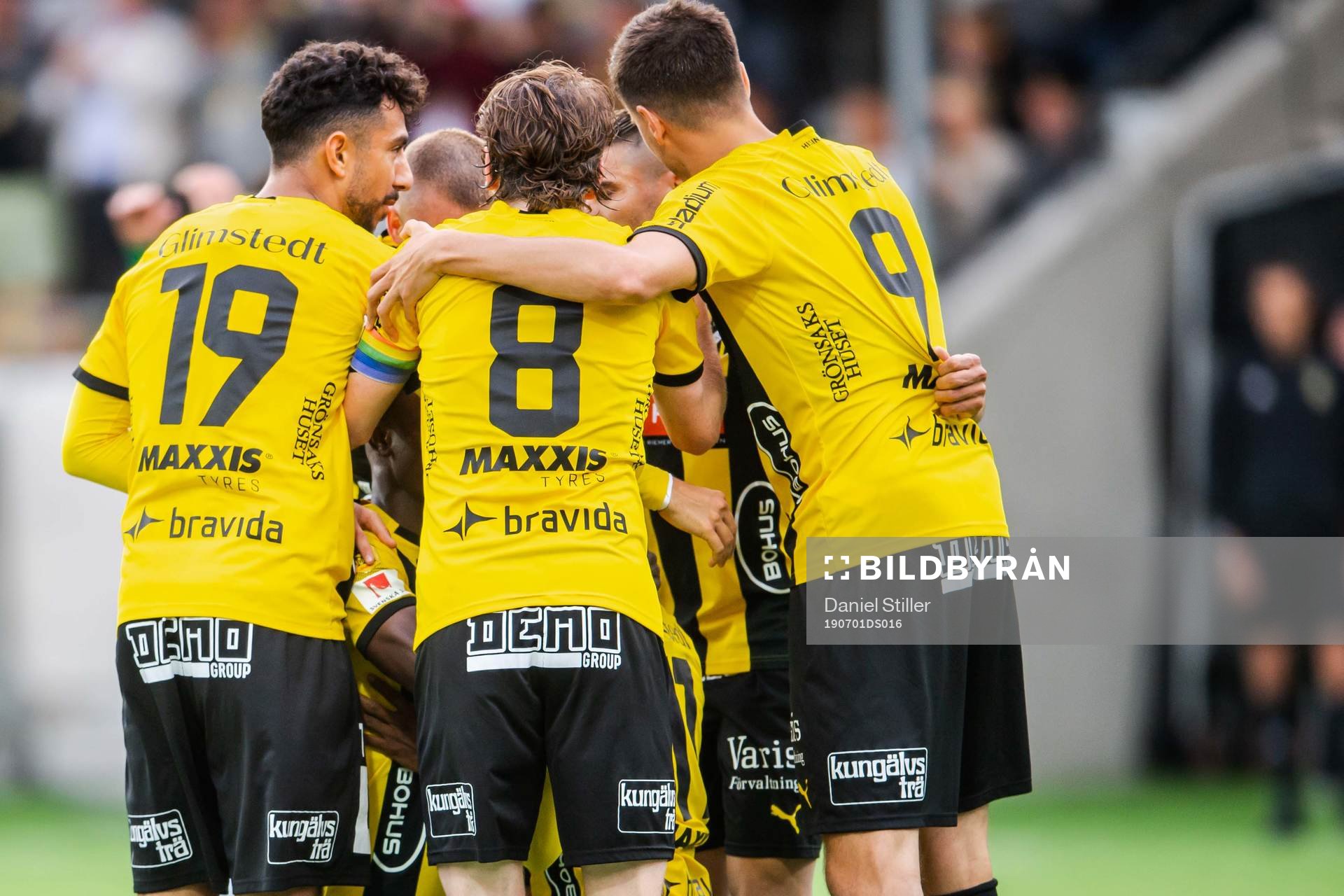 Häckens Nasiru Mohammed jublar med lagkamrater