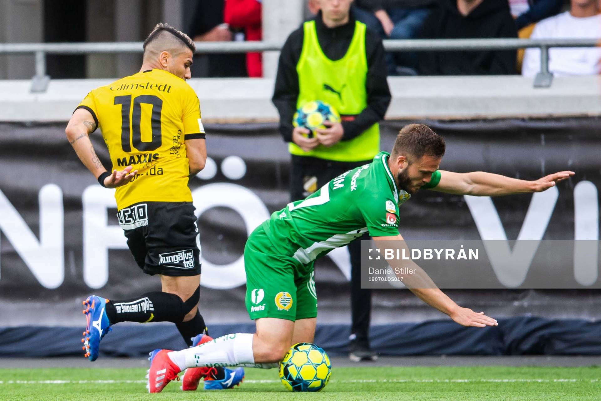Situationen innan 1-0 mellan Häckens Paulinho och