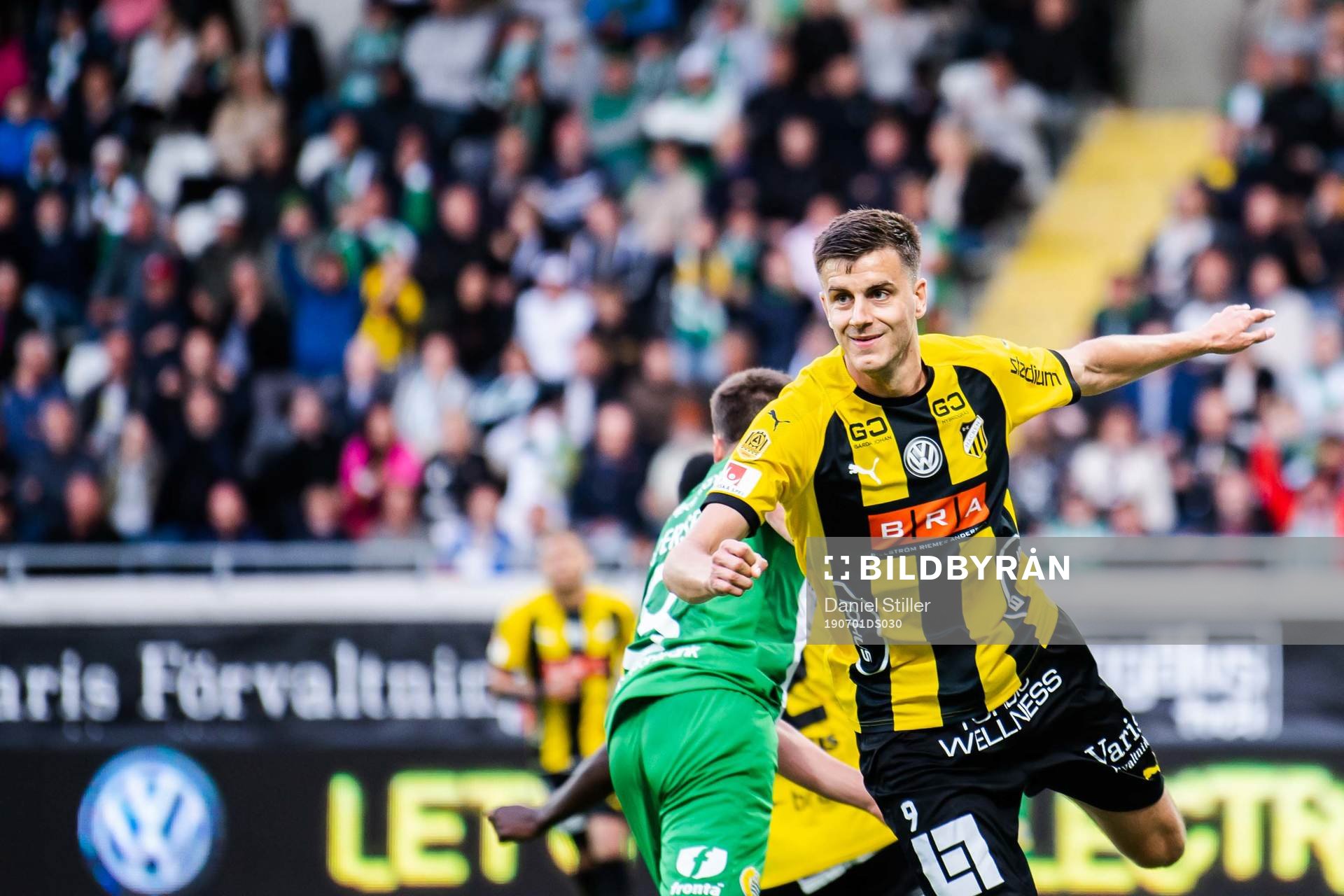 Häckens Alexander Jeremejeff jublar