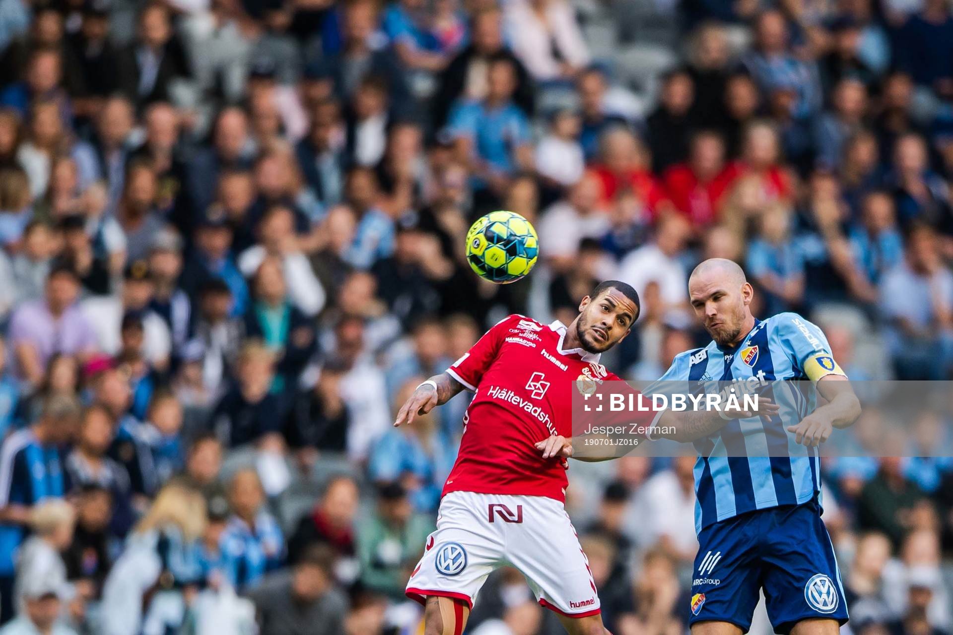 Kalmars Emaxwell Souza de Lima och Djurgårdens Marcus Danielson under fotbollsmatchen i Allsvenskan mellan Djurgården och Kalmar FF den 1 juli 2019 i Stockholm.
