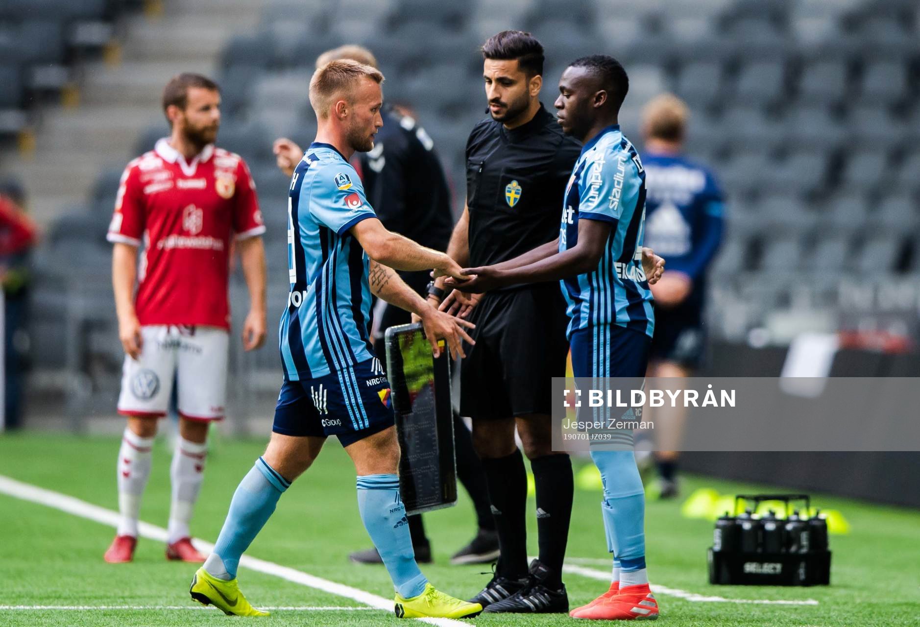 Djurgårdens Nicklas Bärkroth byter med Edward Chilufya