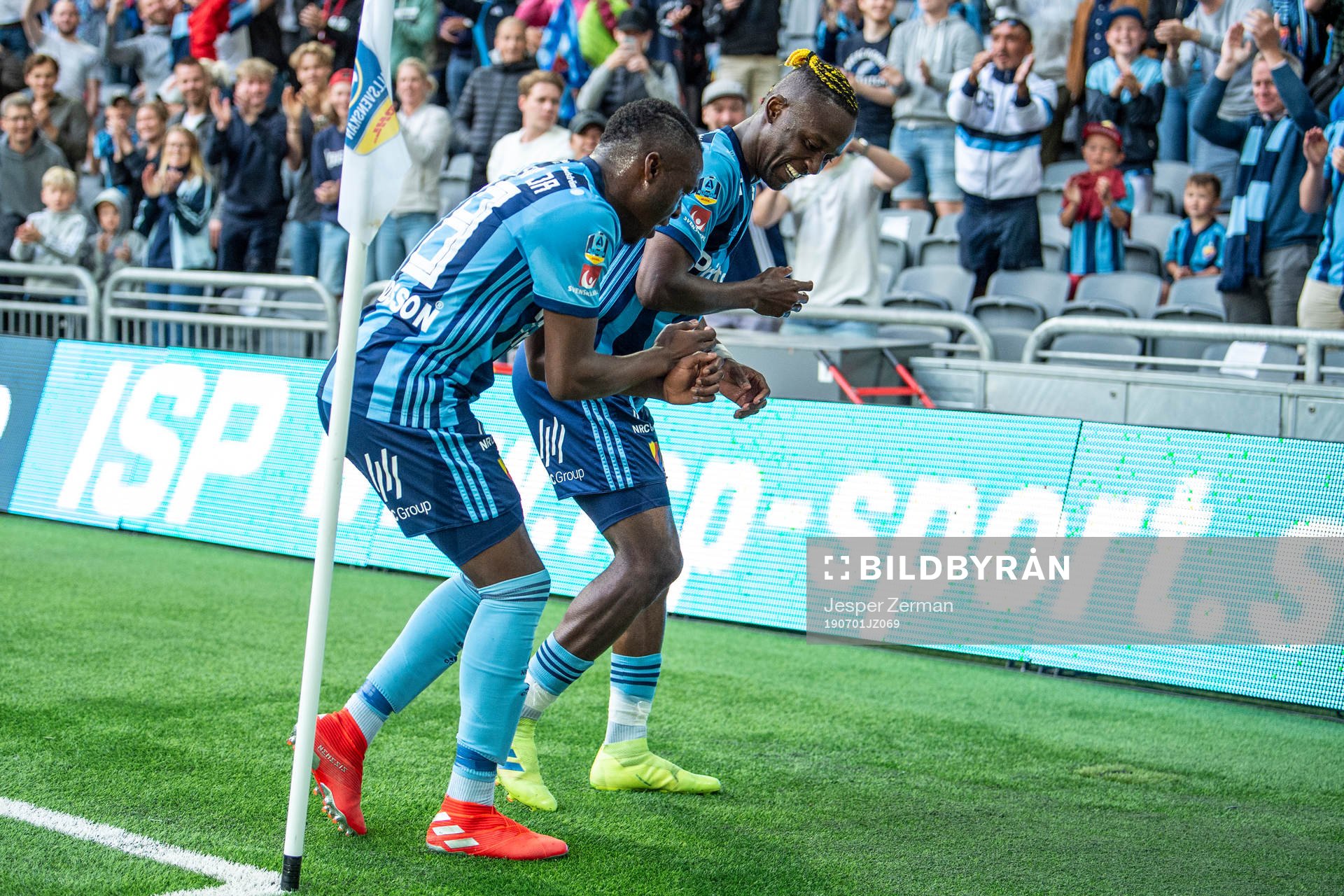 Djurgårdens Mohamed Buya Turay (h) jublar