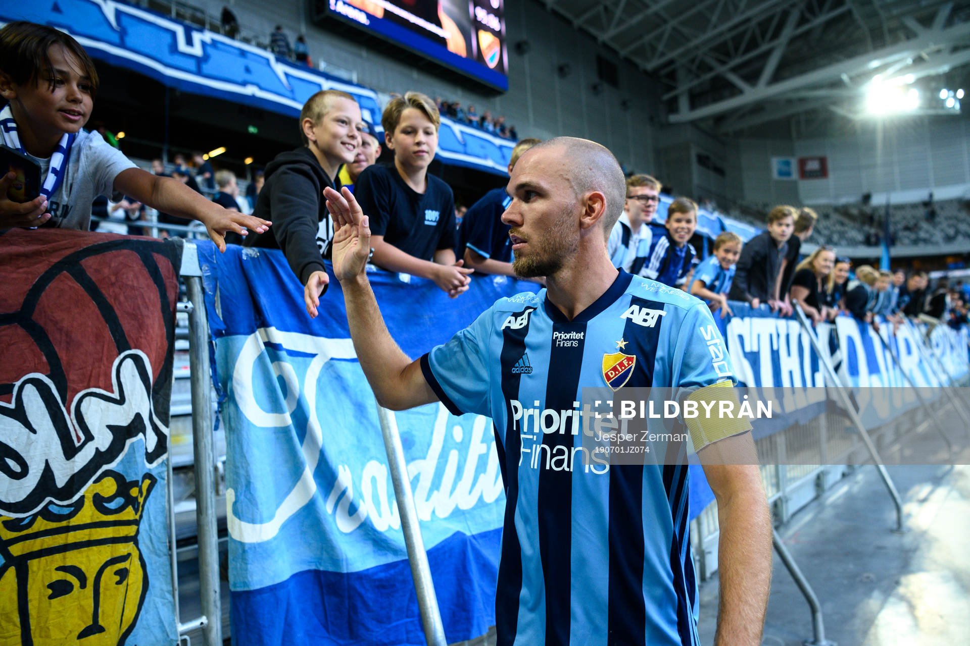 Djurgårdens Marcus Danielson tackar publiken efter fotbollsmatchen i Allsvenskan mellan Djurgården och Kalmar FF den 1 juli 2019 i Stockholm.