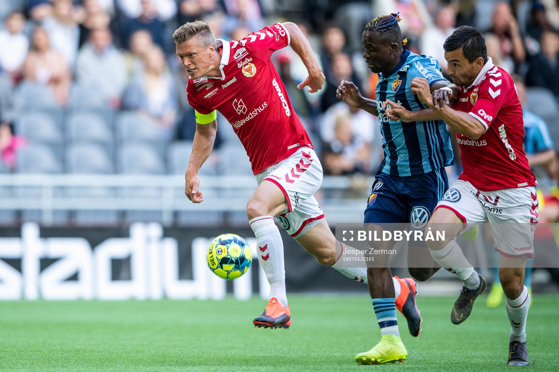 Kalmars Rasmus Elm och Djurgårdens Mohamed Buya Turay