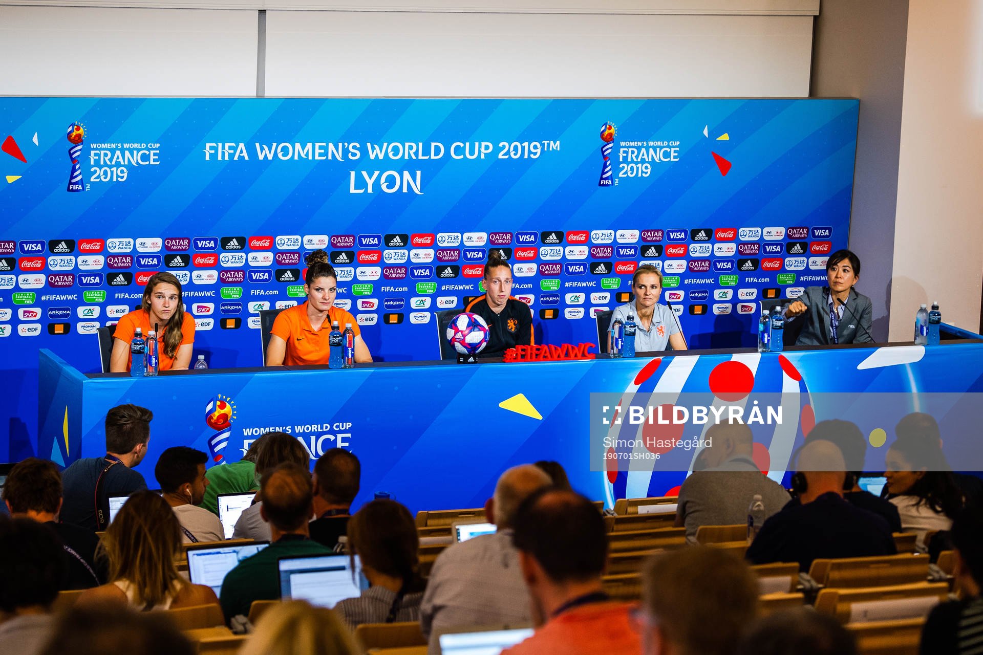 Vivianne Miedema, Dominique Bloodworth and Goalkeeper Sari