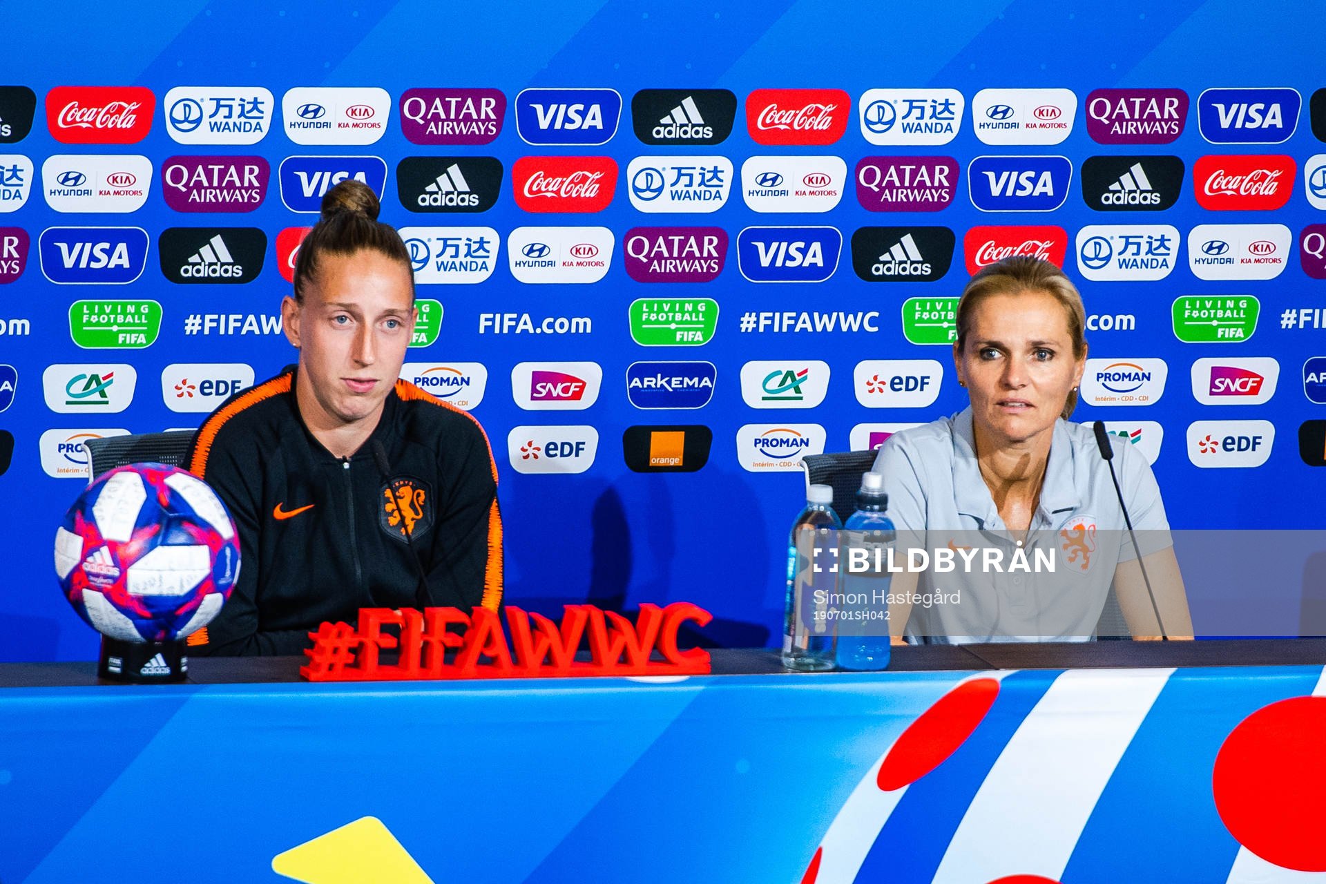 Goalkeeper Sari van Veenendaal and team coach Sarina Wiegman of Netherlands during a press conference on July 1, 2019 in Lyon.