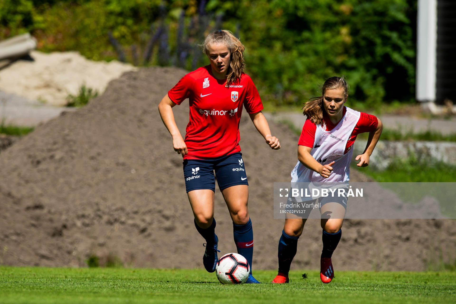 Joanna Aalstad Bækkelund and Olaug Tvedten of Norway