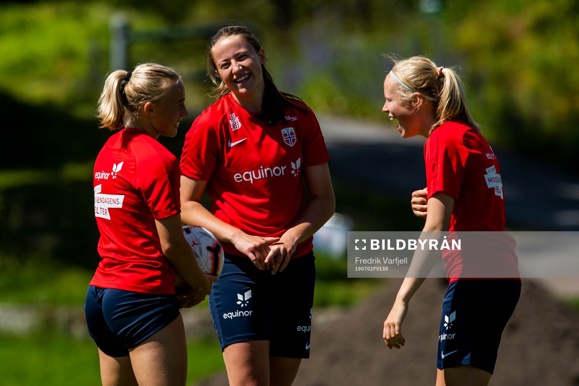 Vilde Gullhaug Birkeli, Ragne Hagen Svastuen and Julie