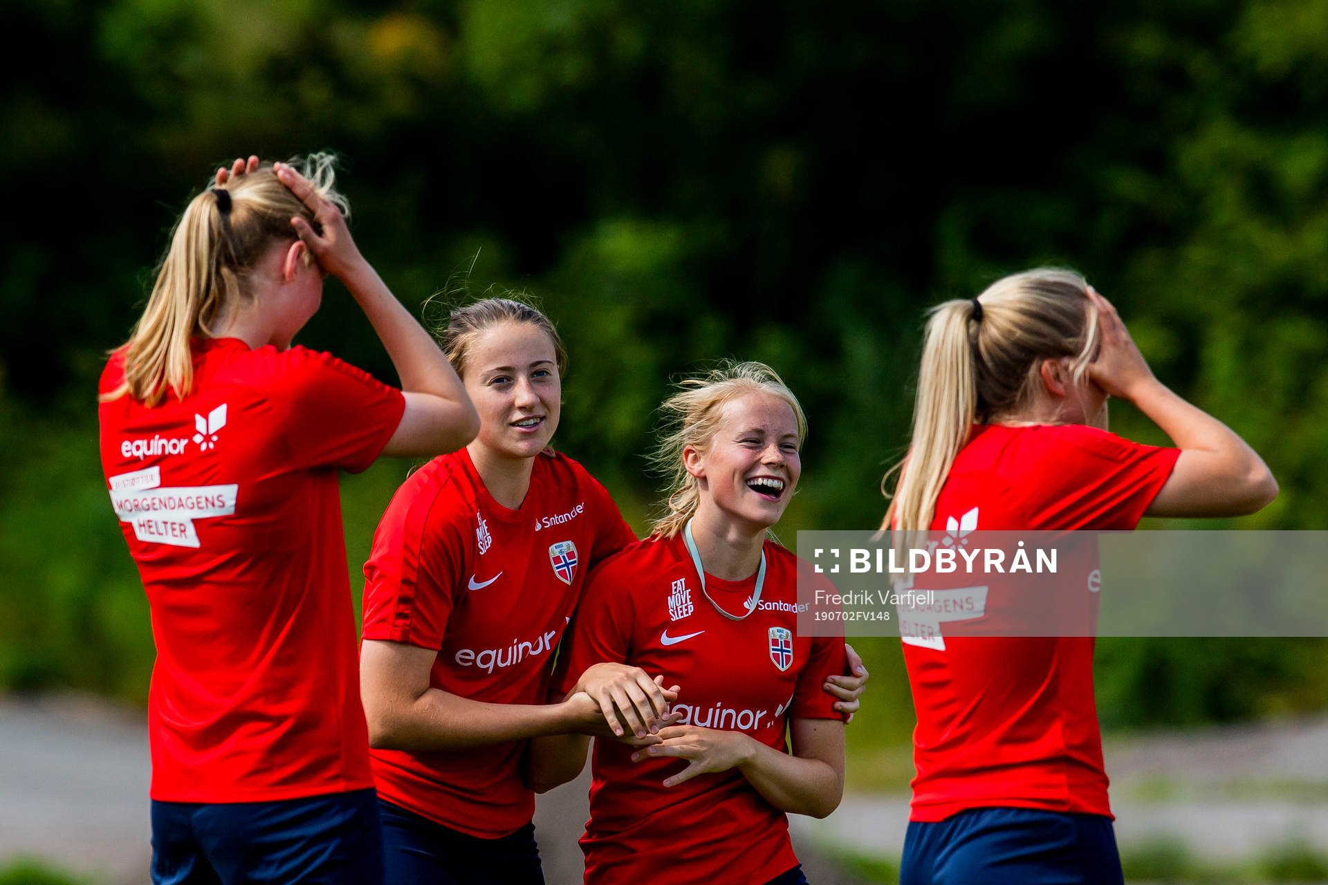 Ragne Hagen Svastuen and Julie Blakstad of Norway