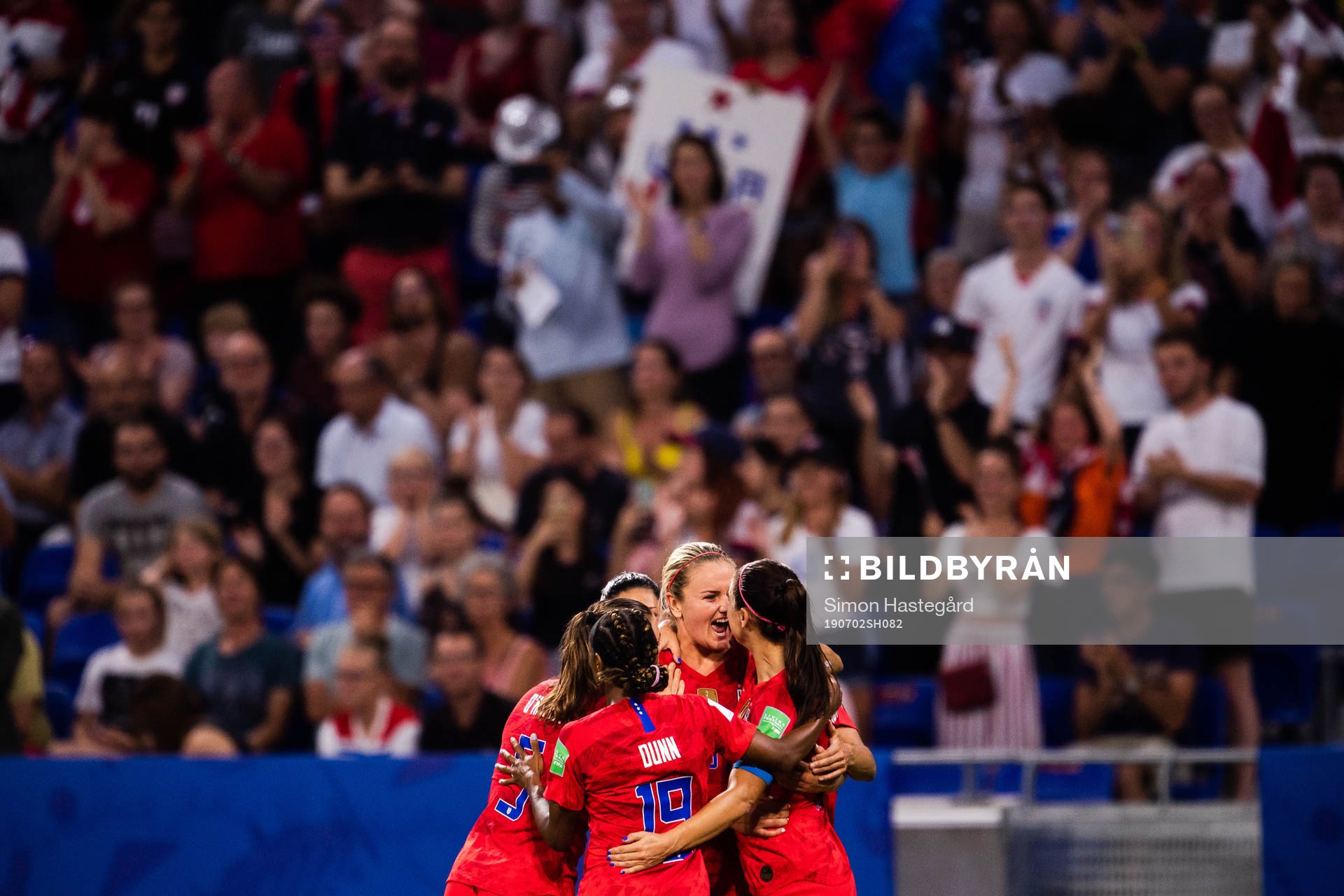 Players of USA celebrate the 1-2 goal by Alex Morgan