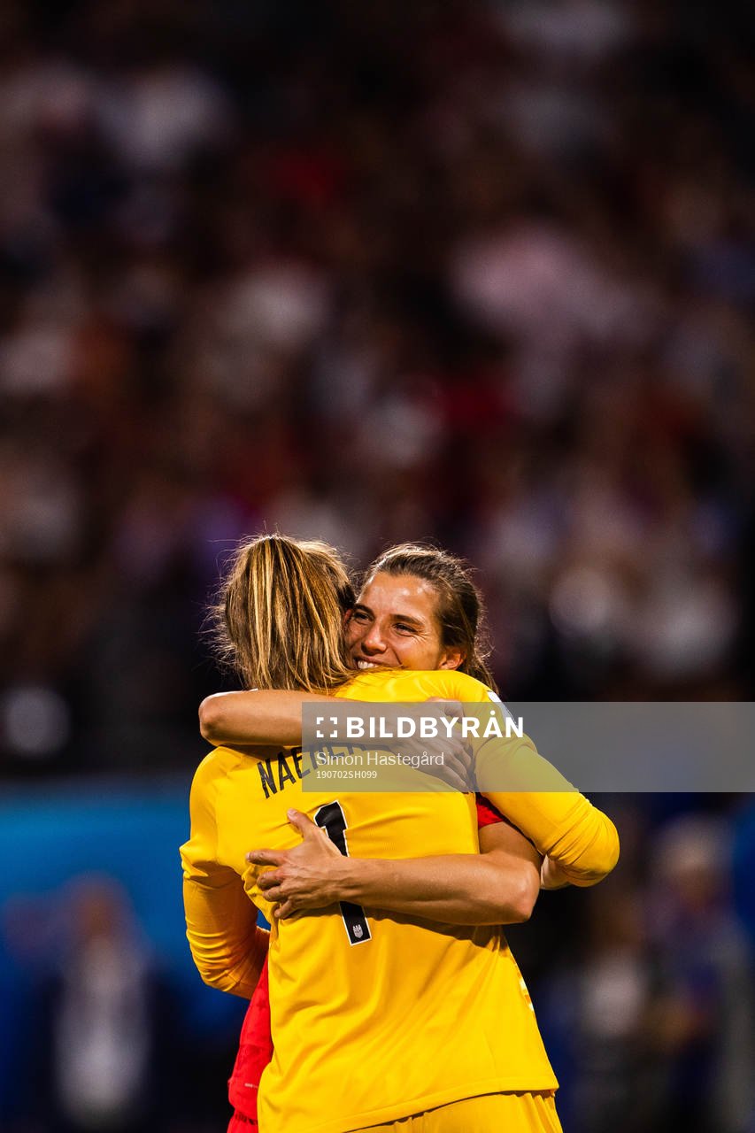 Tobin Heath and goalkeeper Alyssa Naeher of USA celebrate