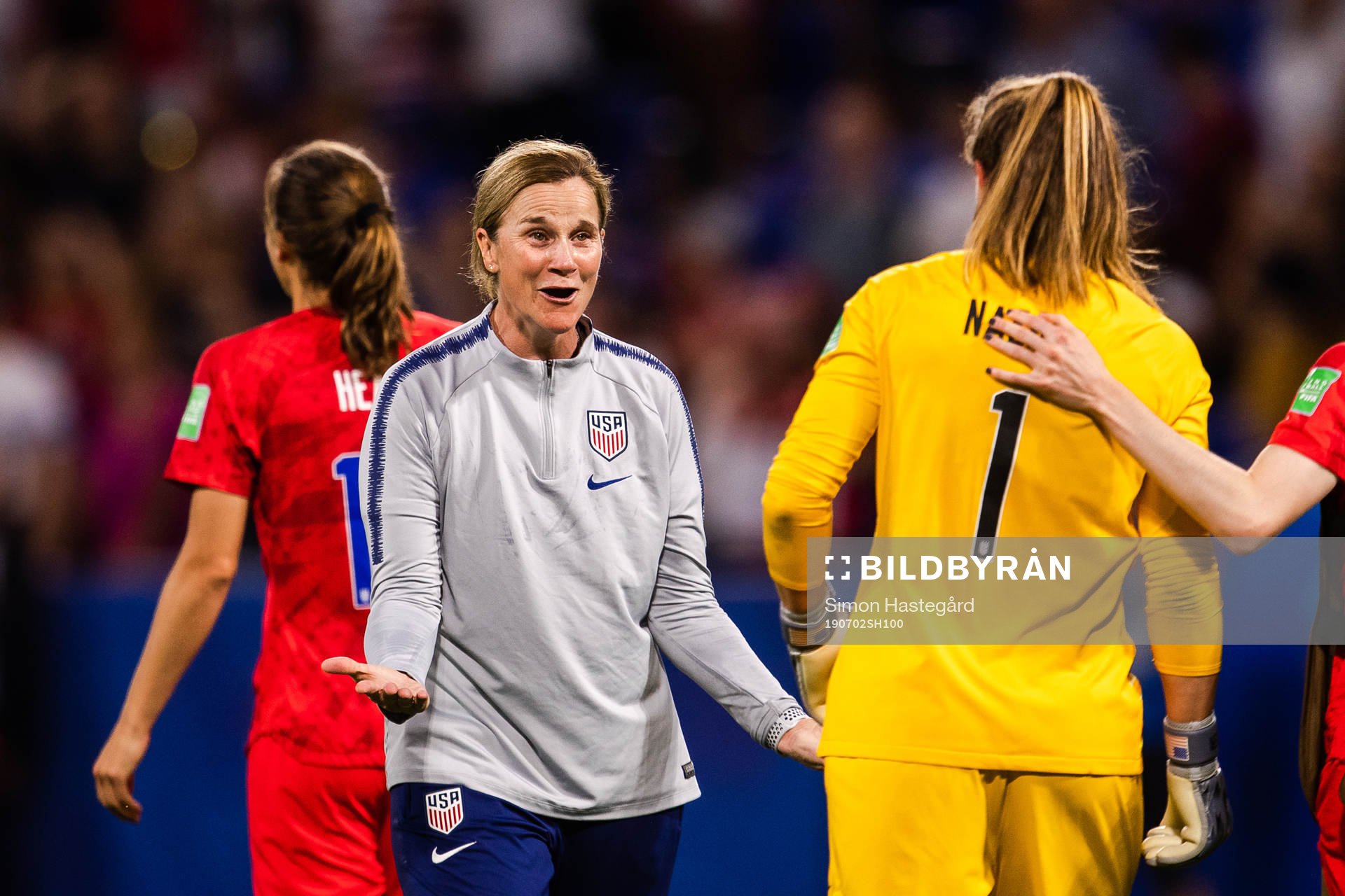 Jillian Ellis, head coach celebrate with goalkeeper Alyssa