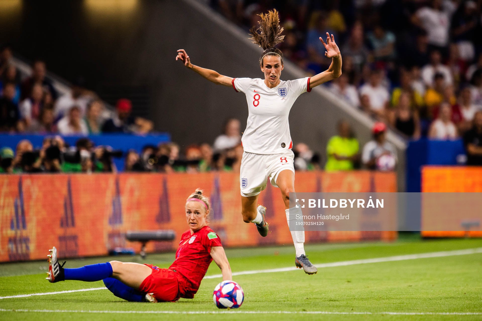 Jill Scott of England