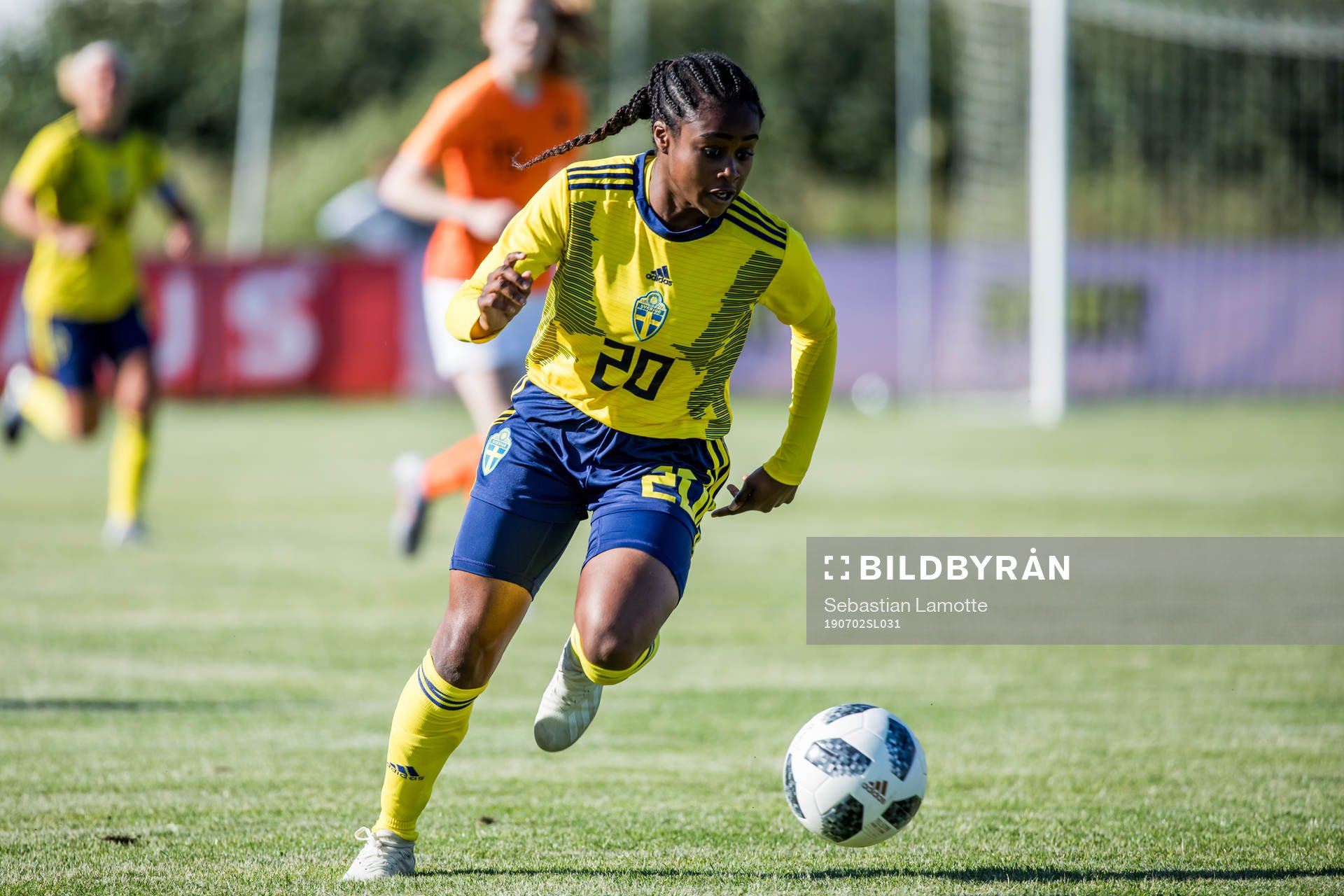 Sveriges Monica Jusu Bahunder F16-landskampen i fotboll
