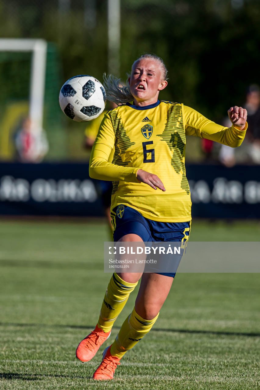 Nederländernas Sanna Koeleman och Sveriges Emilia Bengtsson