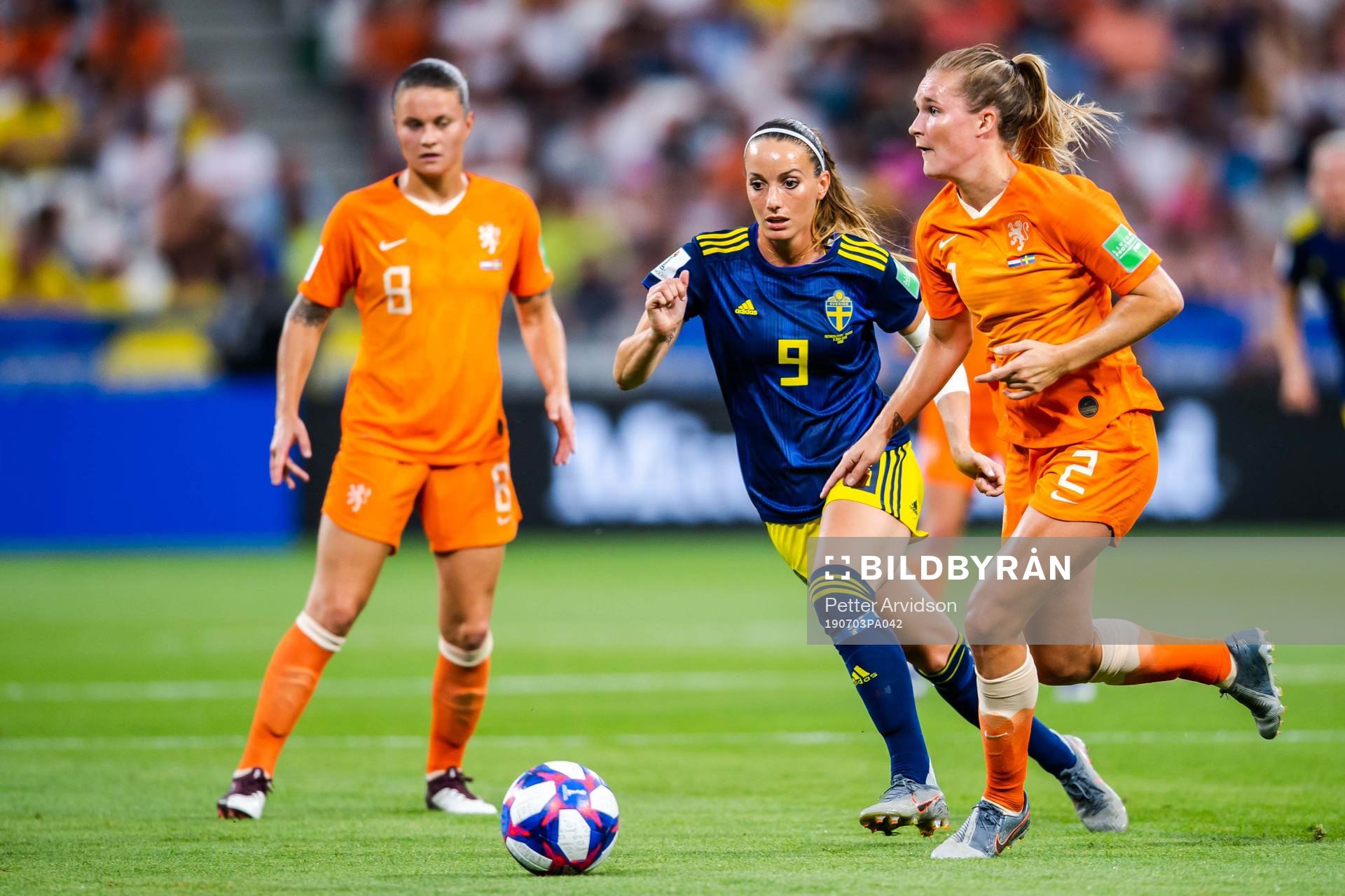 Kosovare Asllani of Sweden and Desiree Van Lunteren of