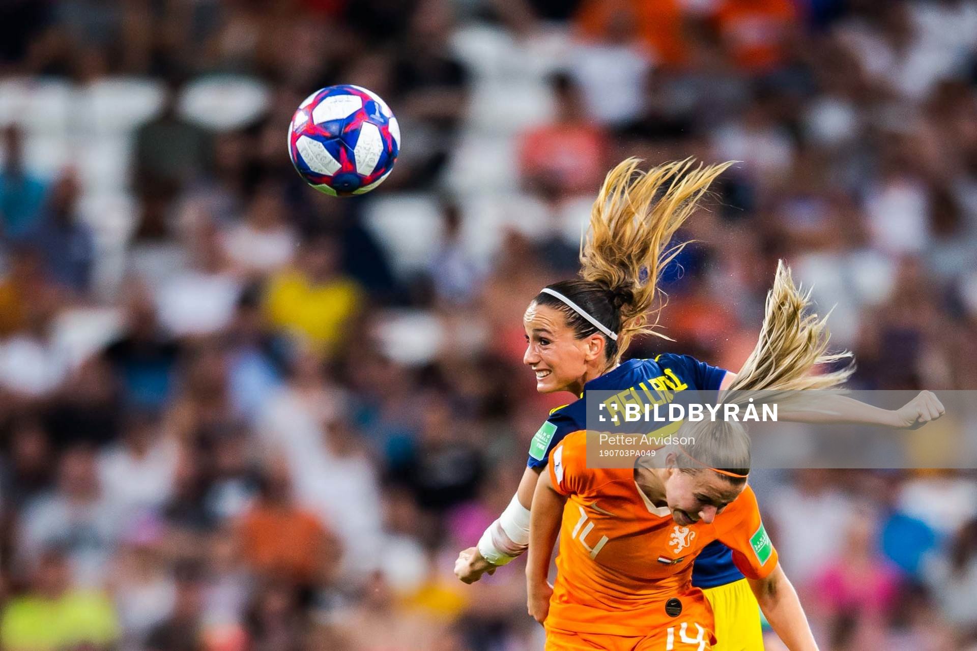 Kosovare Asllani of Sweden and Jackie Noëlle Groenen of