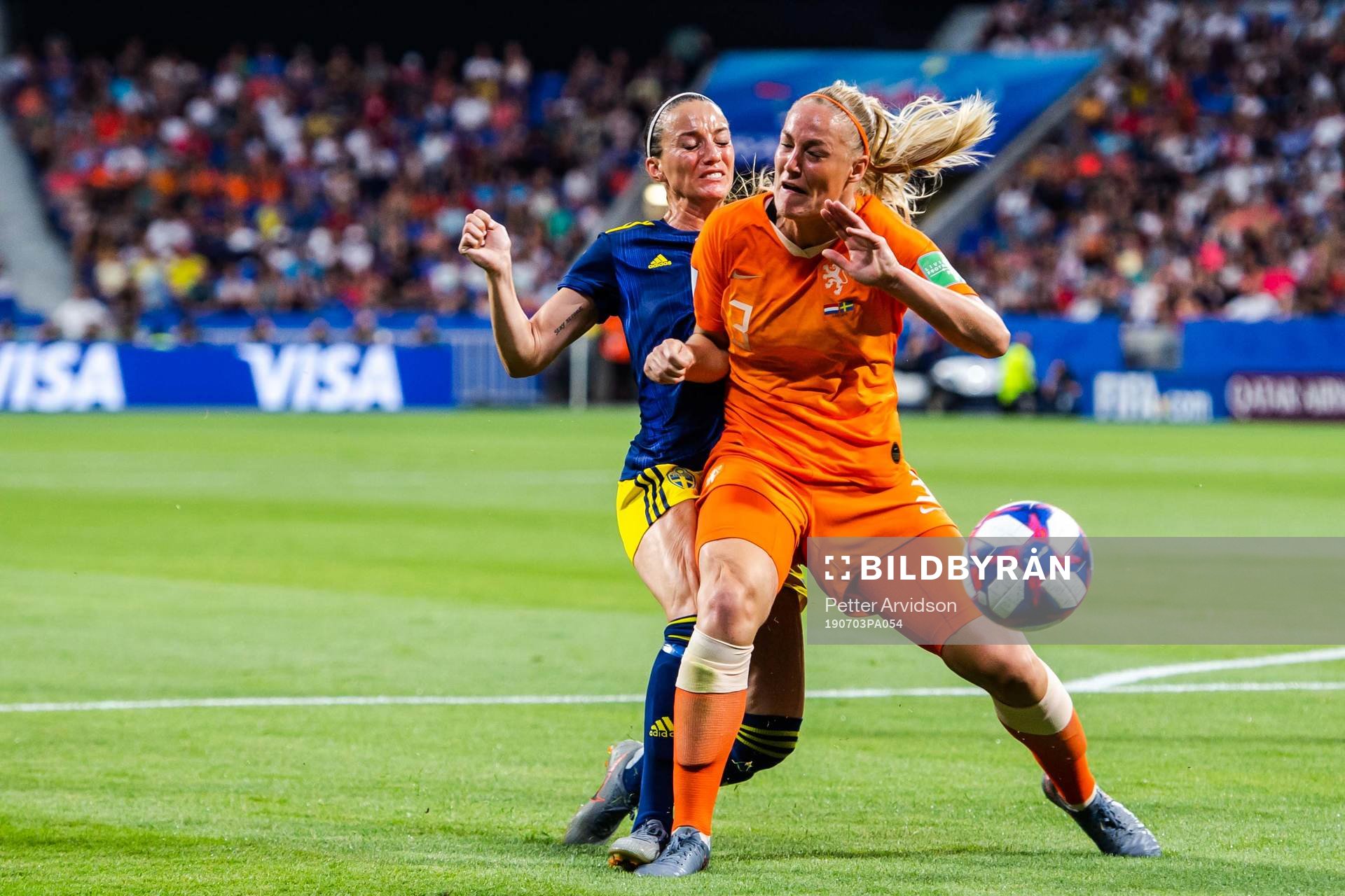 Kosovare Asllani of Sweden and Stefanie Van Der Gragt of
