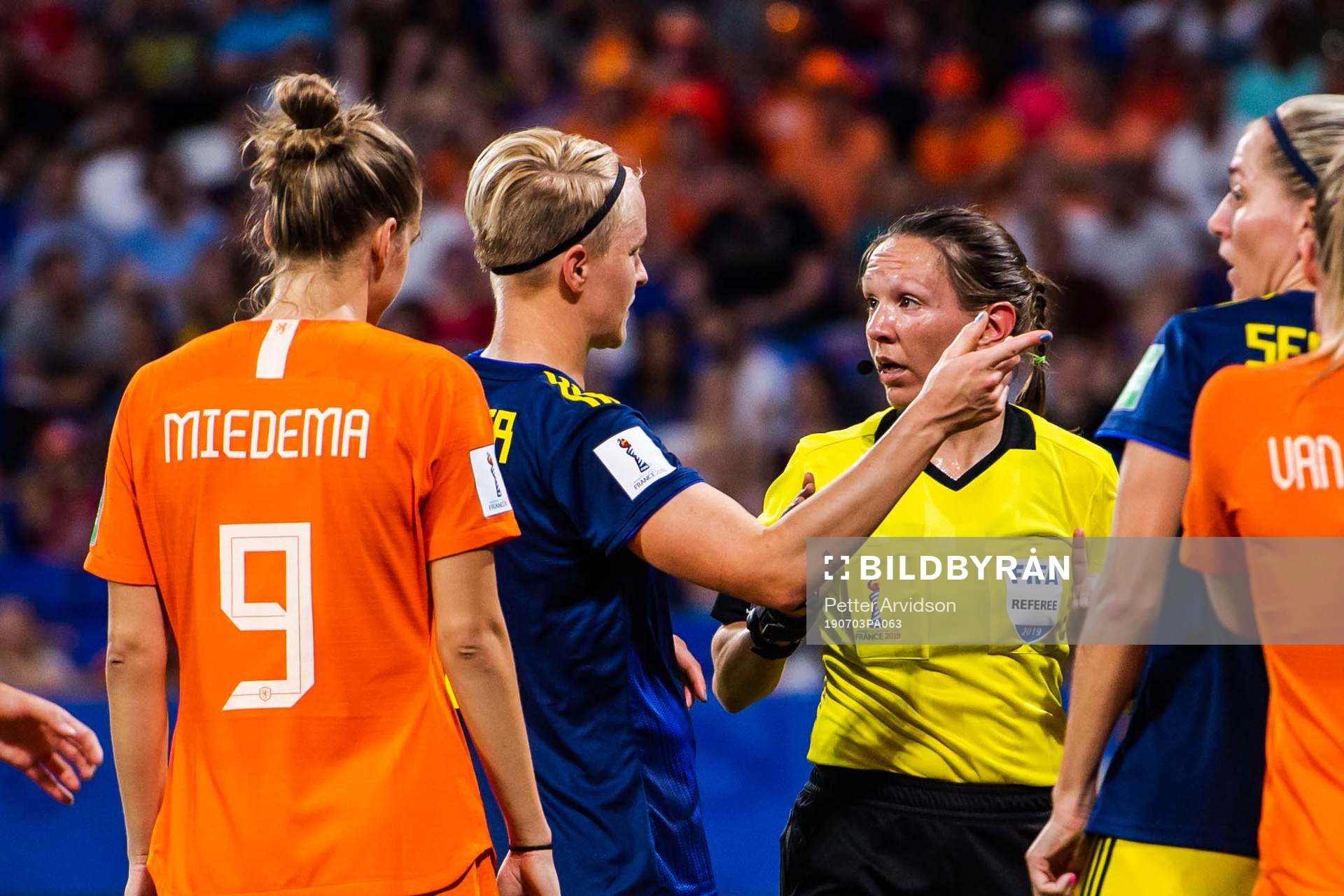 Referee Marie-Soleil Beaudoin in a conversation with Nilla